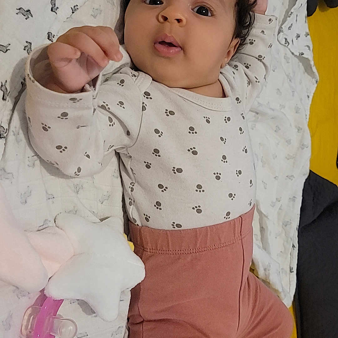 Ludmyla a rejoint le concours — aidez-le/la à gagner de superbes lots ! baby, bed, blanket, bodypart, clothing, couch, crib, face, finger, furniture, hand, hat, head, homedecor, linen, longsleeve, person, photography, portrait, sleeve