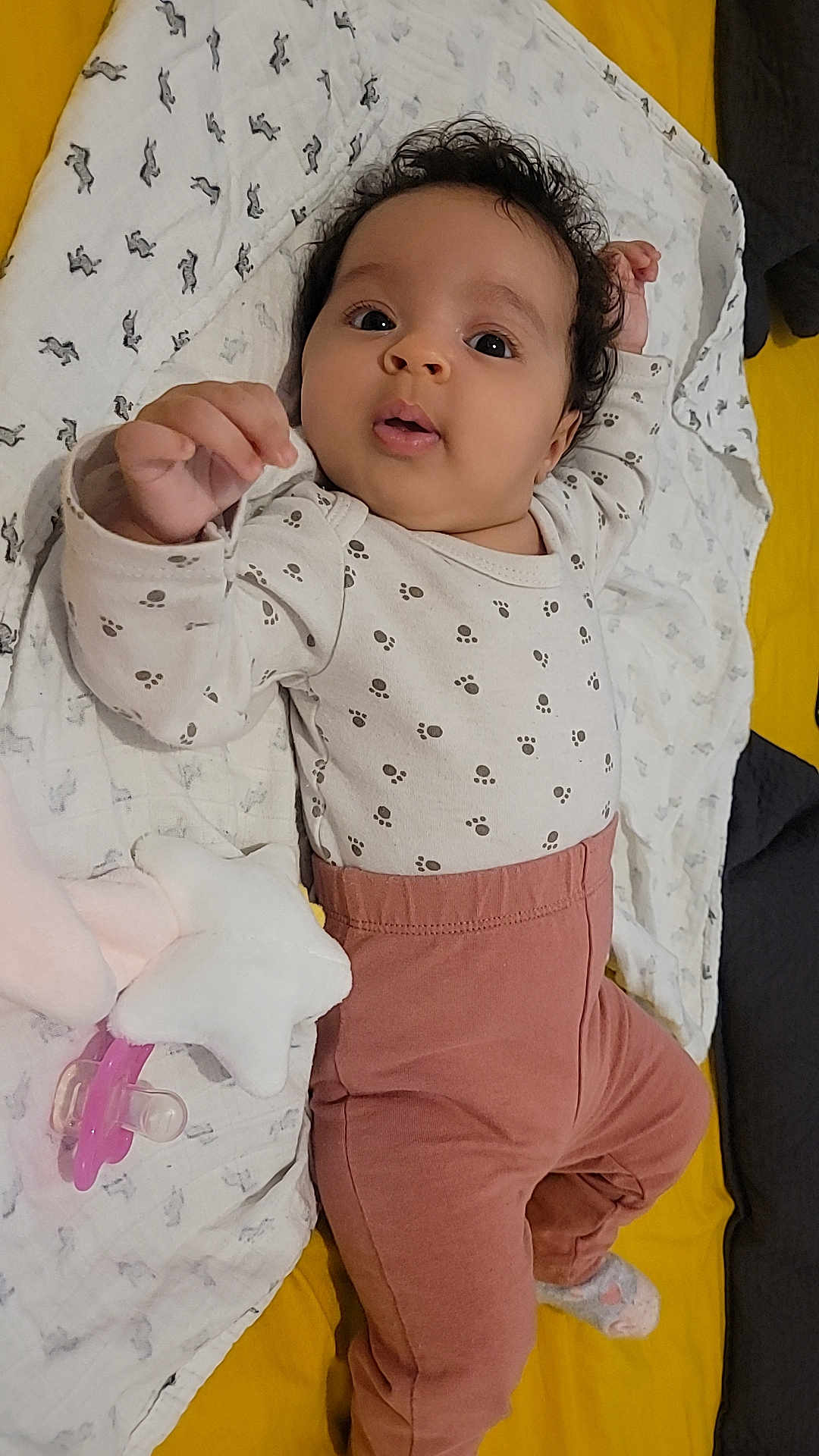 Ludmyla a rejoint le concours — aidez-le/la à gagner de superbes lots ! baby, bed, blanket, bodypart, clothing, couch, crib, face, finger, furniture, hand, hat, head, homedecor, linen, longsleeve, person, photography, portrait, sleeve