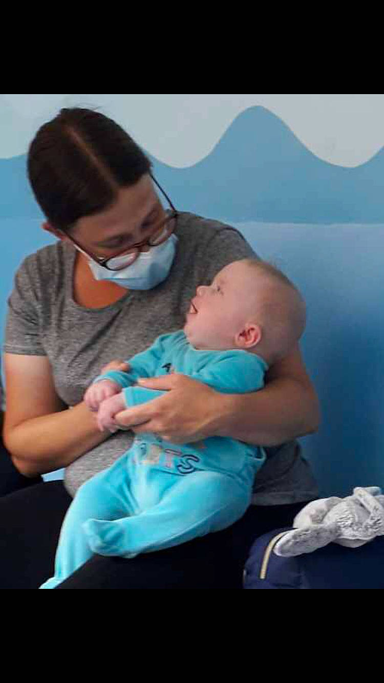 Djason participe au concours pour gagner de l'argent avec cette photo : aqua, azure, baby, baby_products, baby_toddler_clothing, birth, child, comfort, interaction, love, person, product, toddler, turquoise