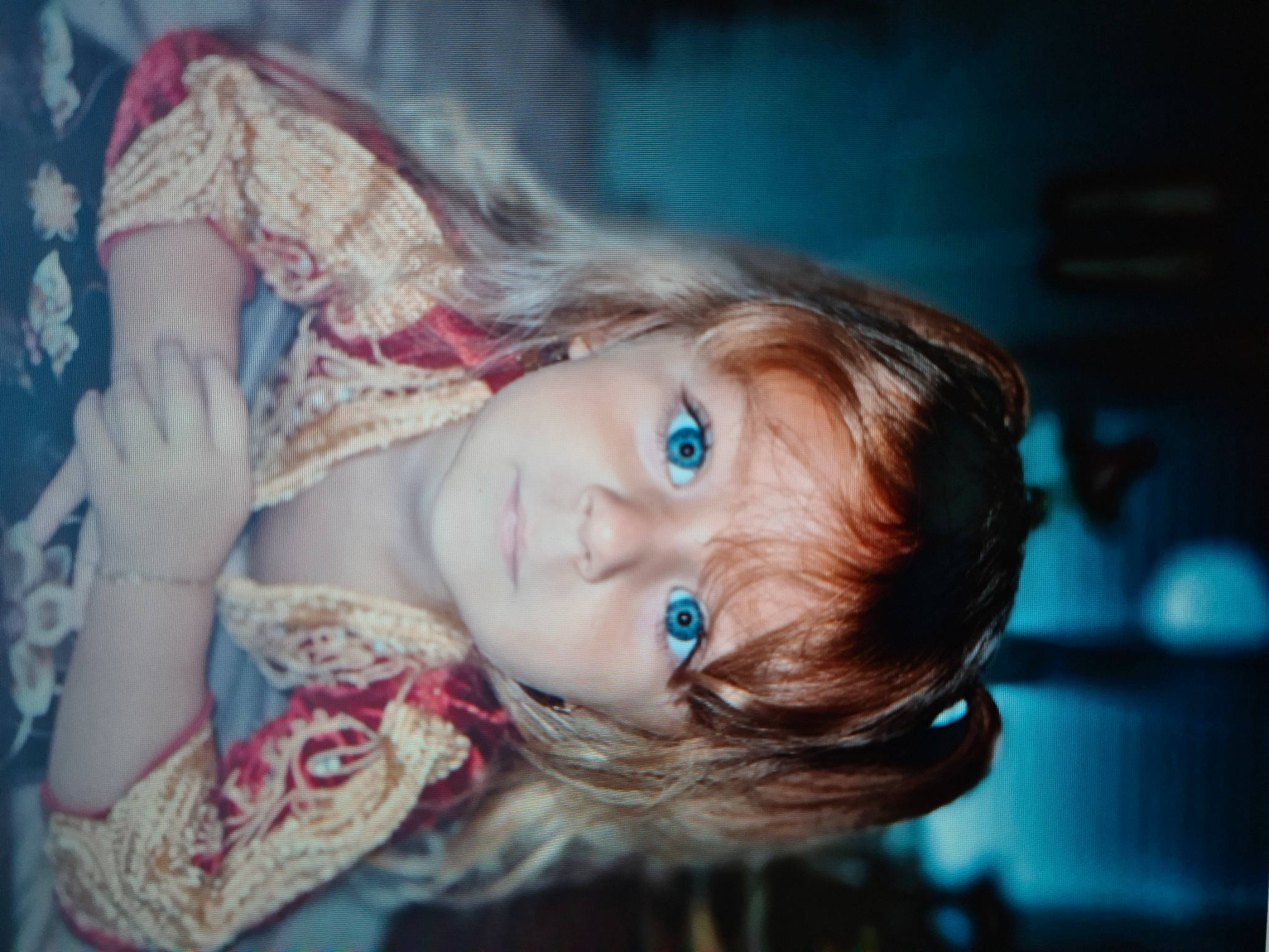 Shanna participe au concours pour gagner de l'argent avec cette photo : bangs, blond, brown_hair, child, electric_blue, eye, eyelash, flash_photography, fun, hair, happy, head, human_body, iris, lip, long_hair, mouth, nose, person, red_hair