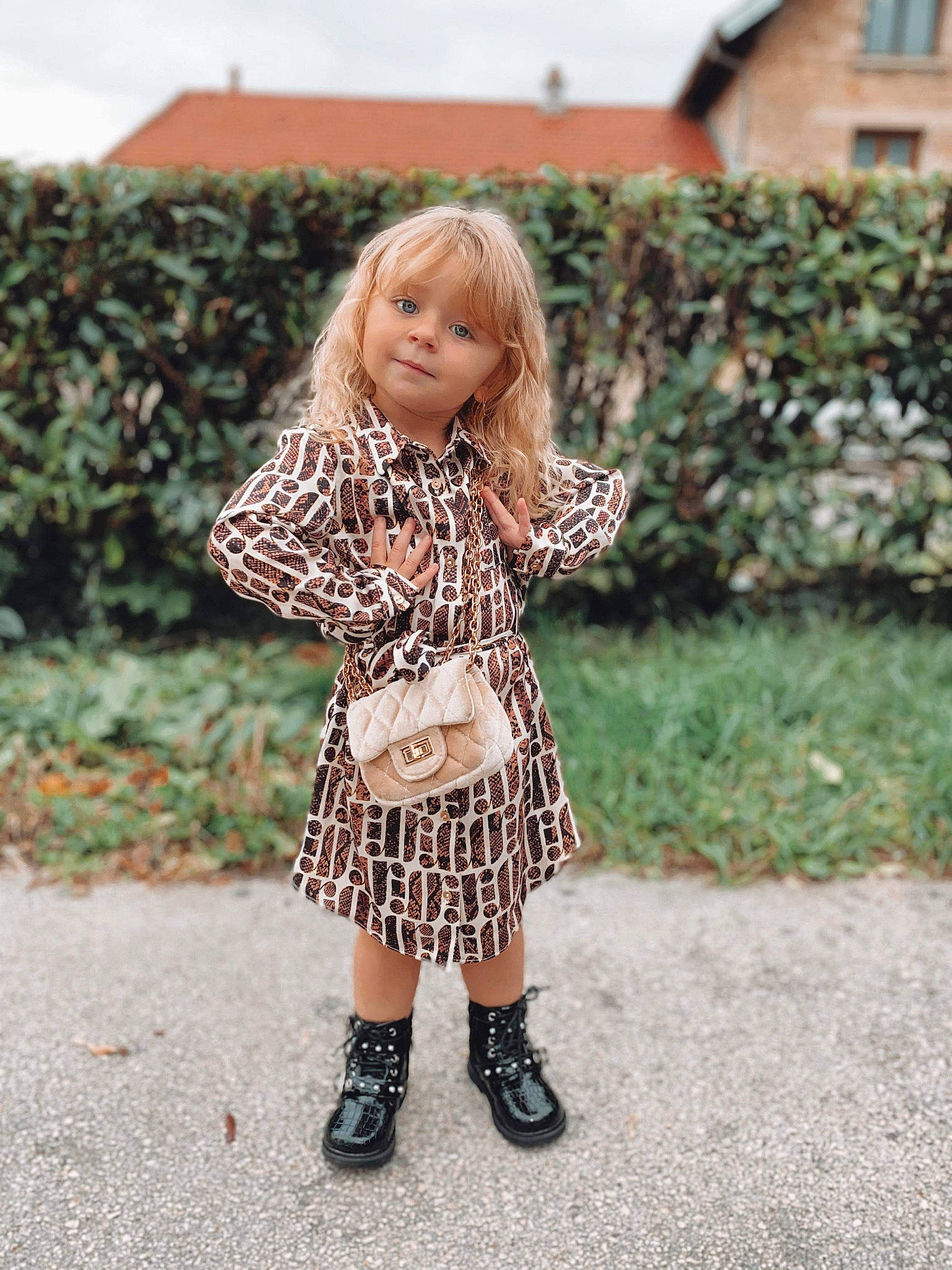 Shanna participe au concours pour gagner de l'argent avec cette photo : blond, day_dress, denim, dress, fashion_design, fawn, footwear, grass, hair, happy, long_hair, pattern, people_in_nature, person, plaid, plant, sleeve, street_fashion, toddler, waist