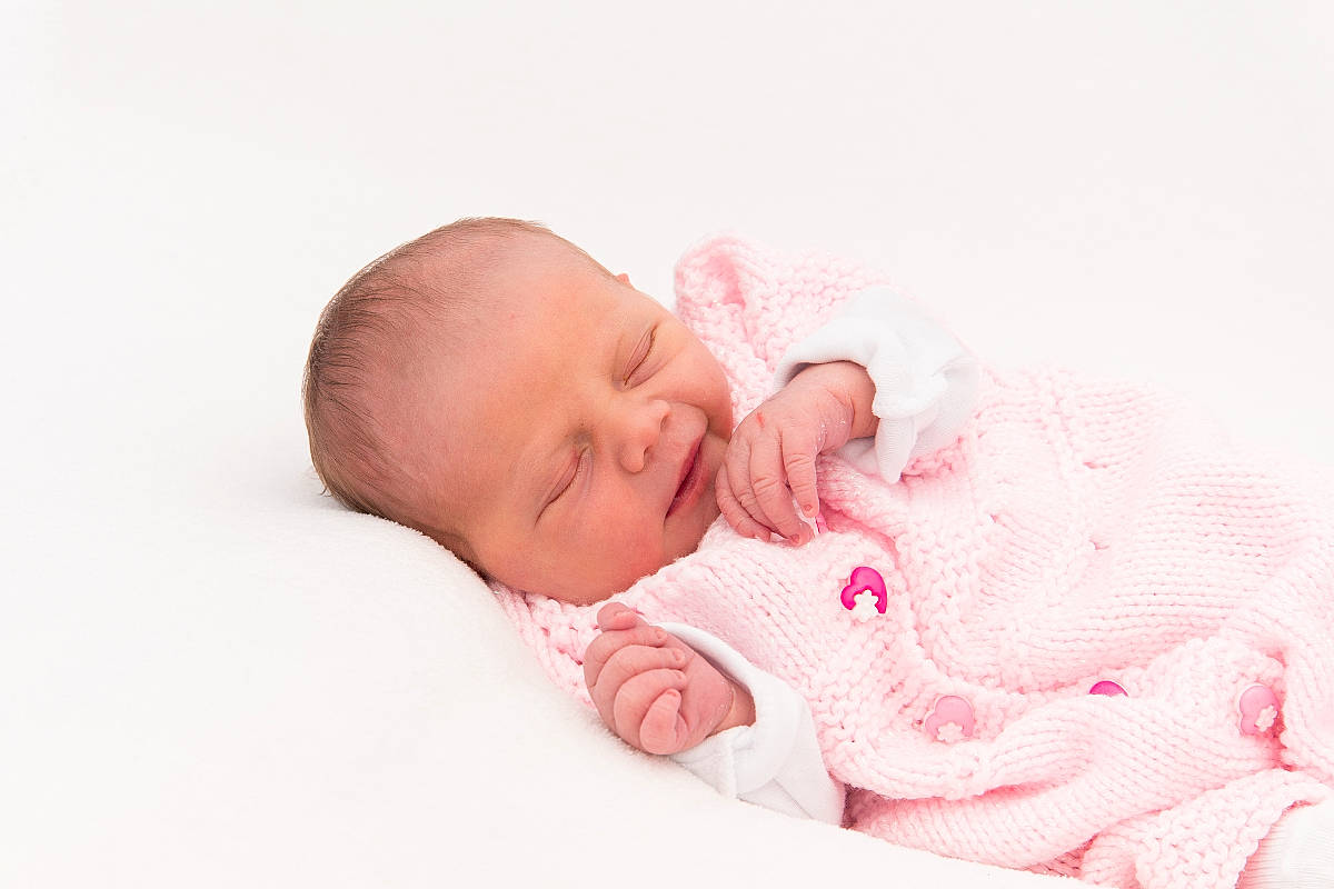 Klélya a rejoint le concours — aidez-le/la à gagner de superbes lots ! baby, baby_sleeping, bedtime, birth, cheek, child, close_up, comfort, ear, nose, person, photograph, photography, pink, portrait_photography, skin, sleep, textile, toddler