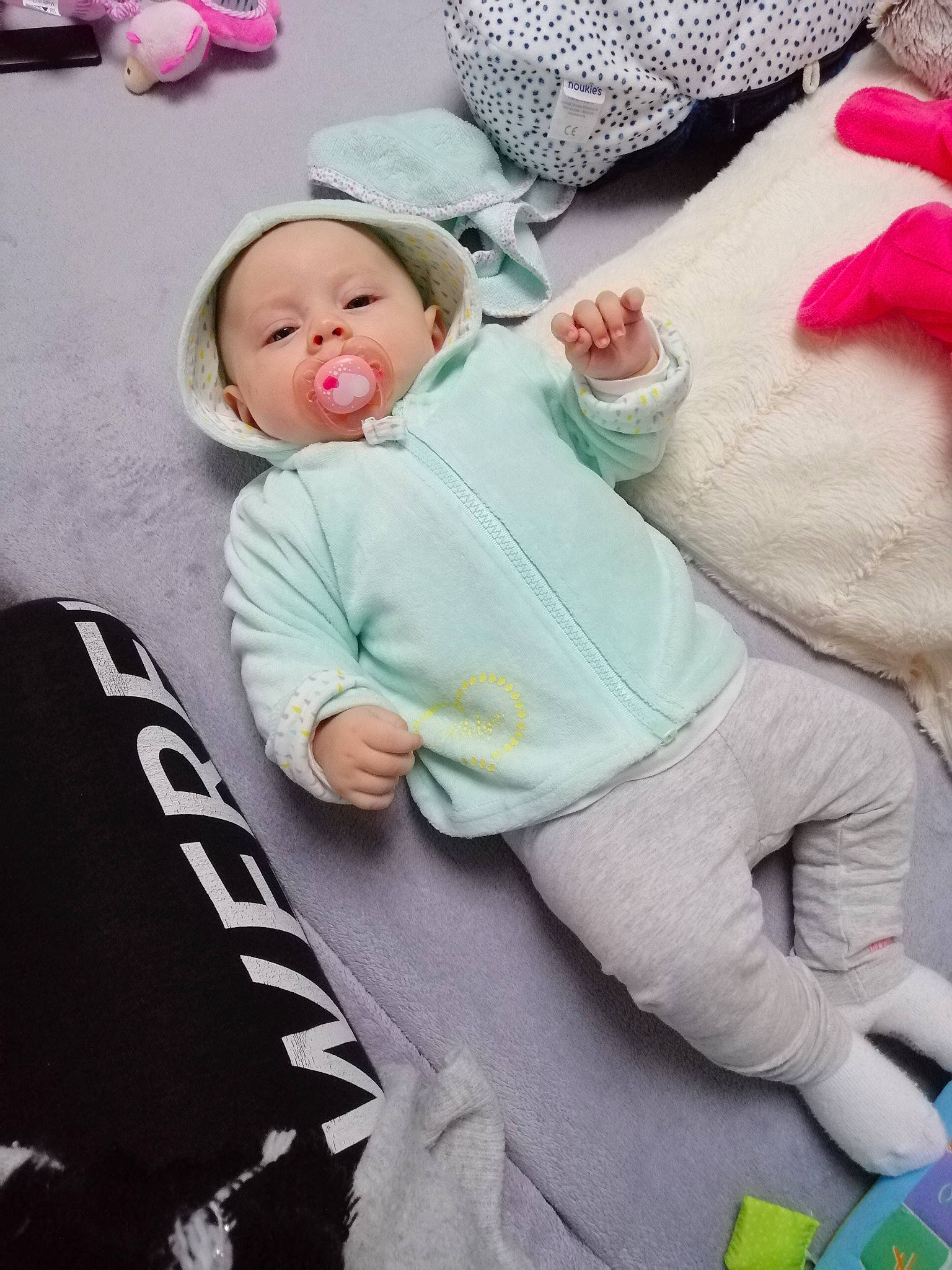 Klélya a rejoint le concours — aidez-le/la à gagner de superbes lots ! baby, baby_toddler_clothing, child, person, pink, play, product, sleep, toddler