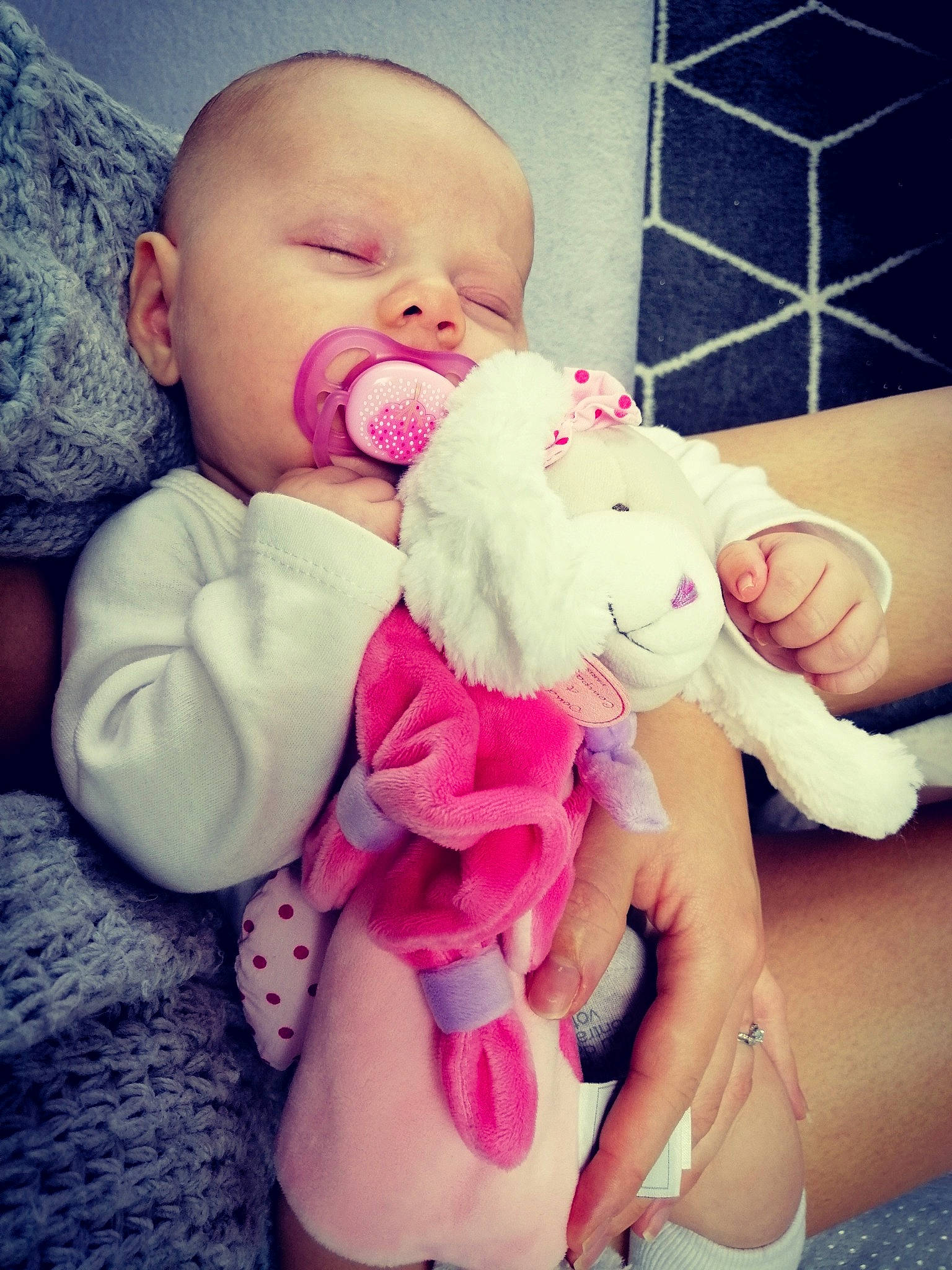 Klélya a rejoint le concours — aidez-le/la à gagner de superbes lots ! arm, baby, beauty, birth, cheek, child, eye, finger, fun, hand, head, human, joint, leg, lip, mouth, nose, person, pink, skin