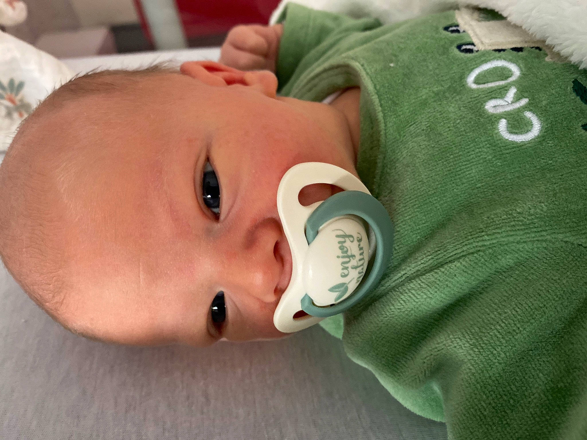 Gianni participe au concours pour gagner de l'argent avec cette photo : baby, baby_products, baby_safety, baby_sleeping, baby_toddler_clothing, cheek, child, comfort, eyelash, happy, hat, headgear, linens, mouth, nose, person, room, service, skin, toddler