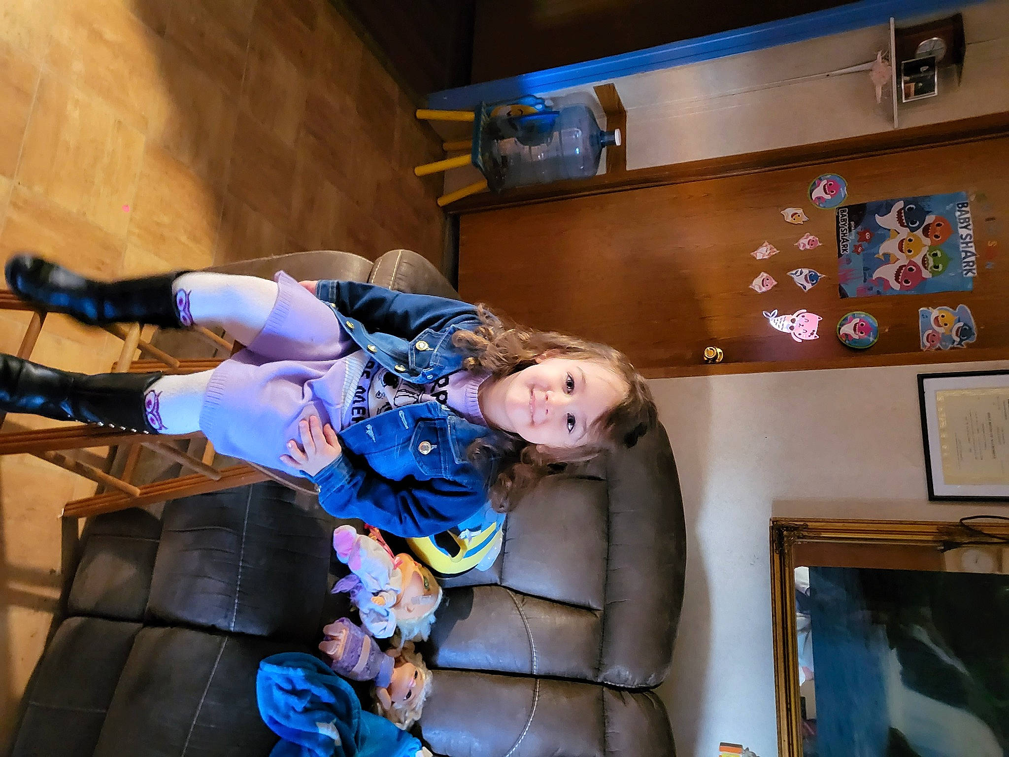 Krimson is registered to the contest to win money with this photo: comfort, costume, electric_blue, event, fun, joy, person, picture_frame, room