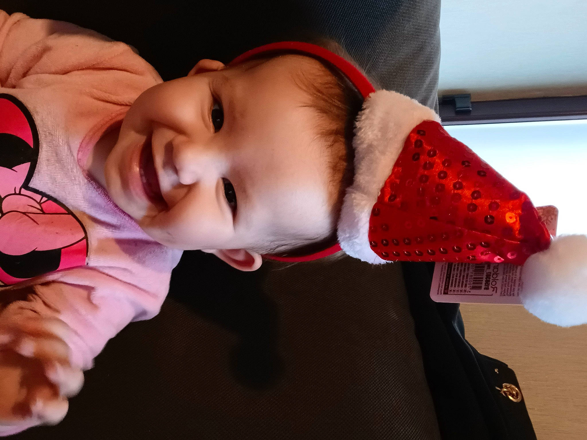 Maelys participe au concours pour gagner de l'argent avec cette photo : baby, baby_toddler_clothing, cheek, chin, cool, finger, hairstyle, happy, head, headgear, human_body, iris, joy, lip, mouth, muscle, neck, nose, person, skin