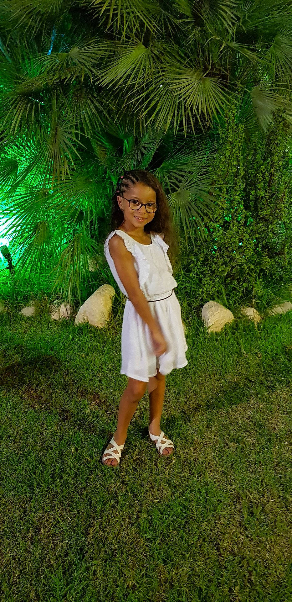 Mellina a rejoint le concours — aidez-le/la à gagner de superbes lots ! child, clothing, dress, fun, garden, girl, grass, green, joy, jungle, lawn, leaf, nature, person, plant, shrub, smile, spring, tree, vacation