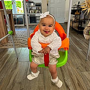Amélia participe au concours pour gagner de l'argent avec cette photo : baby, basket, carpet, child, curtains, door, furniture, happy, headband, indoor, plant, shelf, shoes, smiling, swing, table, tongue_out, white_clothing, window, wood_floor