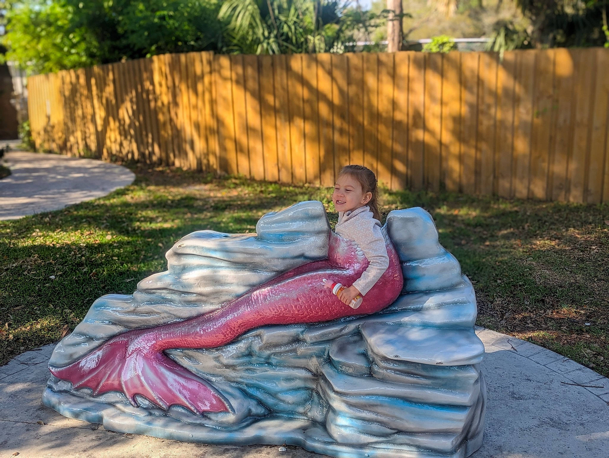 June is registered to the contest to win money with this photo: art, asphalt, carmine, city, fun, garden, grass, joy, landscape, leisure, linens, magenta, pattern, person, plant, recreation, road, road_surface, sidewalk, sitting