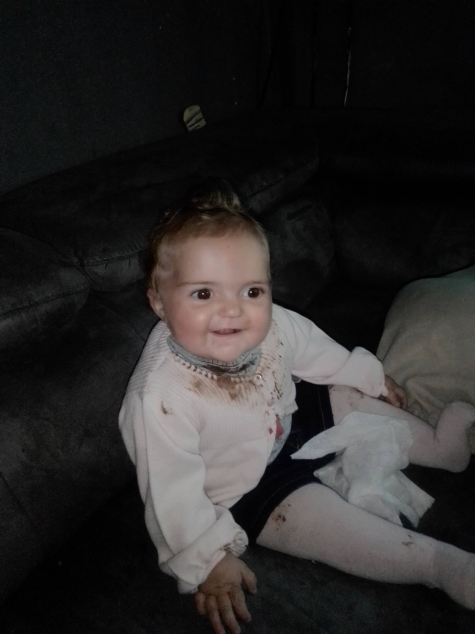 Ophely a rejoint le concours — aidez-le/la à gagner de superbes lots ! baby, cheek, child, eye, face, family, flash_photography, fun, head, joy, person, photography, portrait, sitting, skin, smile, toddler