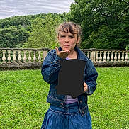 Léana a rejoint le concours — aidez-le/la à gagner de superbes lots ! child, clothing, coat, face, female, girl, grass, head, jacket, nature, outdoors, pants, park, person, photography, plant, portrait, skirt, tree, vegetation