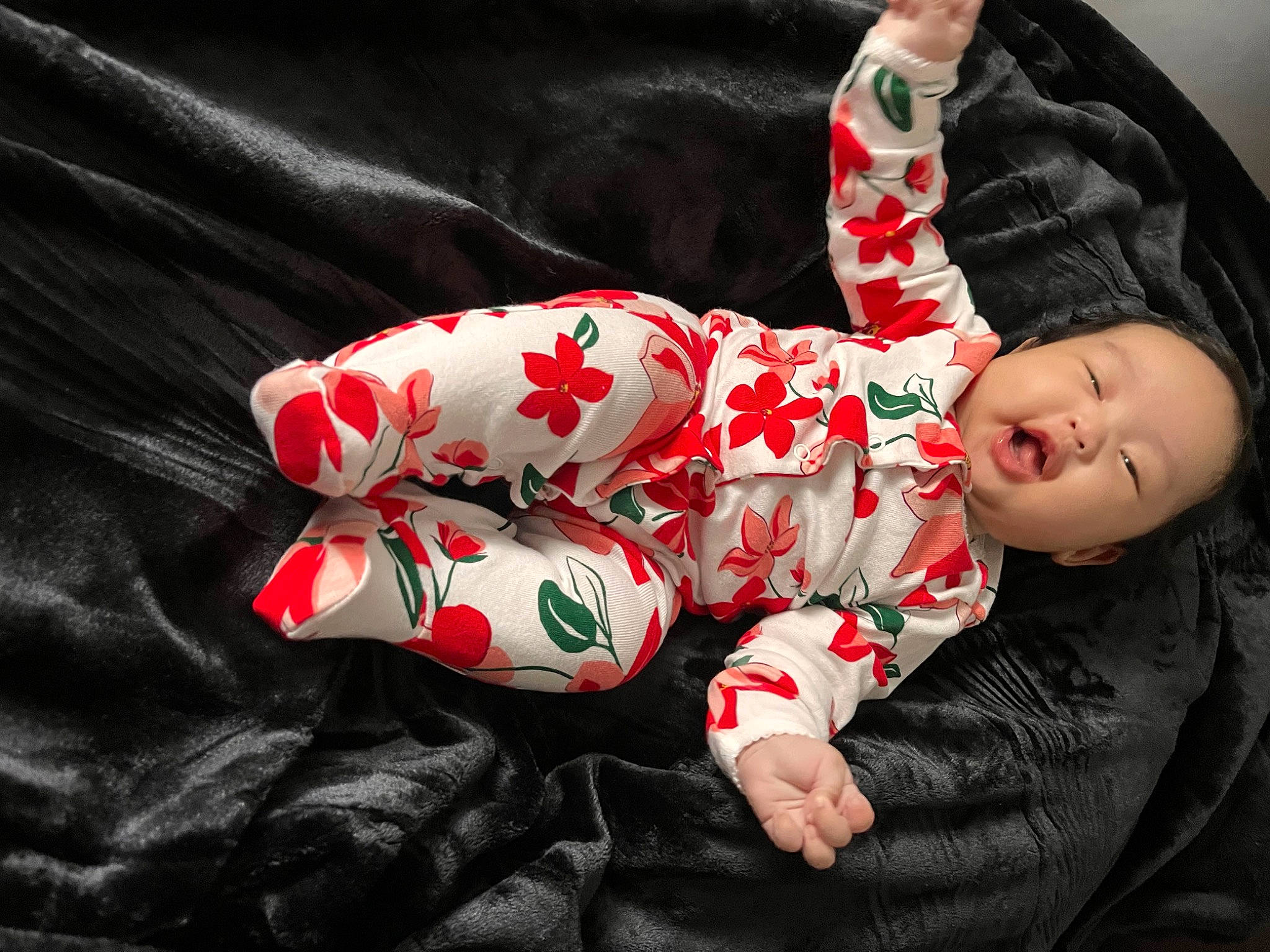 Miley is registered to the contest to win money with this photo: baby, baby_toddler_clothing, carmine, child, comfort, couch, event, flash_photography, foot, happy, holiday, human_leg, lap, linens, pattern, person, sitting, sleeve, thigh, toddler