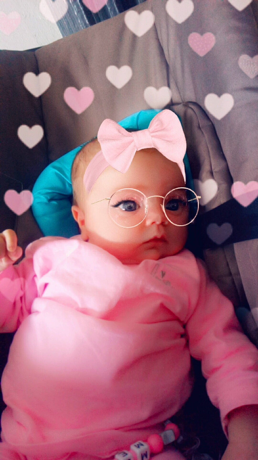 Mélyna participe au concours pour gagner de l'argent avec cette photo : baby, cheek, child, doll, eyewear, glasses, head, person, pink, skin, toddler, toy