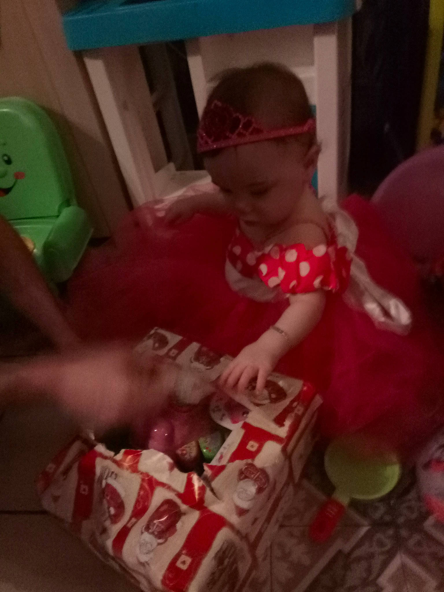 Nelya participe au concours pour gagner de l'argent avec cette photo : child, day, fun, infant, mouth, person, play, product, red, skin, toddler, toy, under_exposed