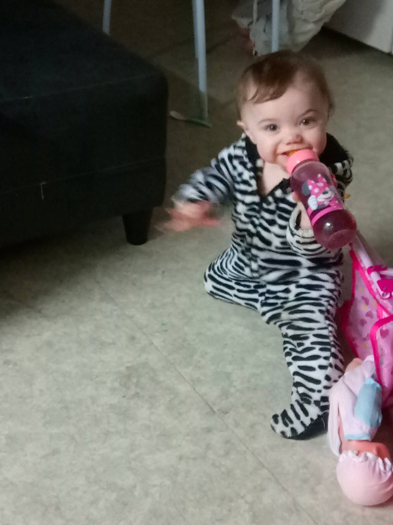 Nelya participe au concours pour gagner de l'argent avec cette photo : baby_products, child, clothing, crawling, day, footwear, fun, infant, joy, leg, mammal, person, photograph, pink, play, product, red, sitting, skin, snapshot