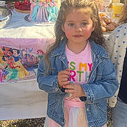 Paloma participe au concours pour gagner de l'argent avec cette photo : birthday_party, cake, celebration, child, clothing, cup, denim_jacket, face, food, girl, grass, happy, outdoor, party, pink, shoes, sunlight, table, tree, tutu