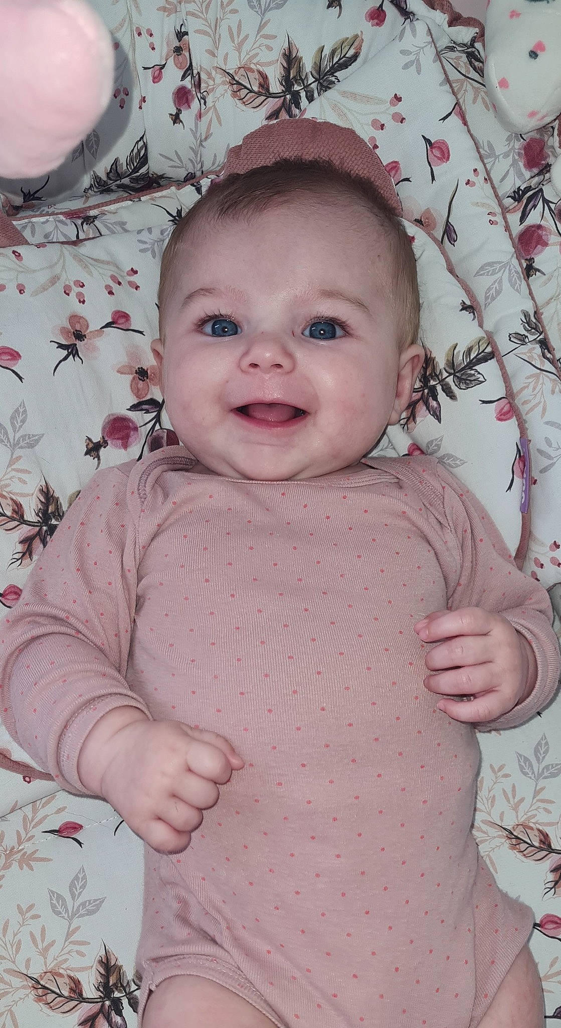 Kessy participe au concours pour gagner de l'argent avec cette photo : baby, baby_toddler_clothing, cheek, clothing, eye, face, facial_expression, happy, head, iris, lip, outerwear, person, pink, product, skin, sleeve, smile, standing, textile