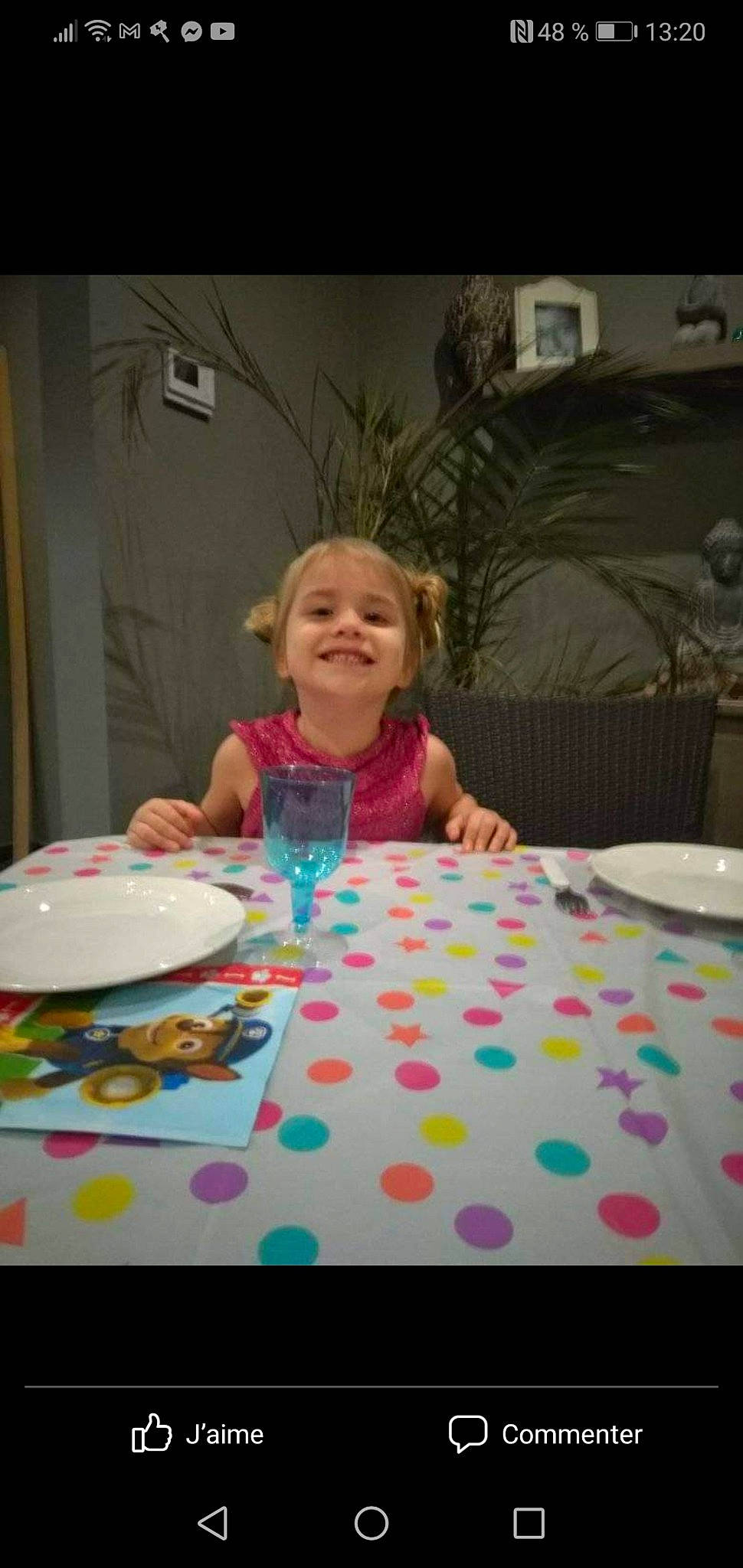 Lilou a rejoint le concours — aidez-le/la à gagner de superbes lots ! baby, child, child_art, event, flooring, fun, joy, leisure, linens, magenta, pattern, person, pink, play, recreation, smile, t_shirt, table, tablecloth, tableware