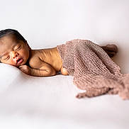 Ethan a rejoint le concours — aidez-le/la à gagner de superbes lots ! newborn, baby, sleeping, blanket, knitted, soft, white_background, peaceful, infant, skin, face, portrait, resting, cute, young, child, lying_down, cozy, warm, serene