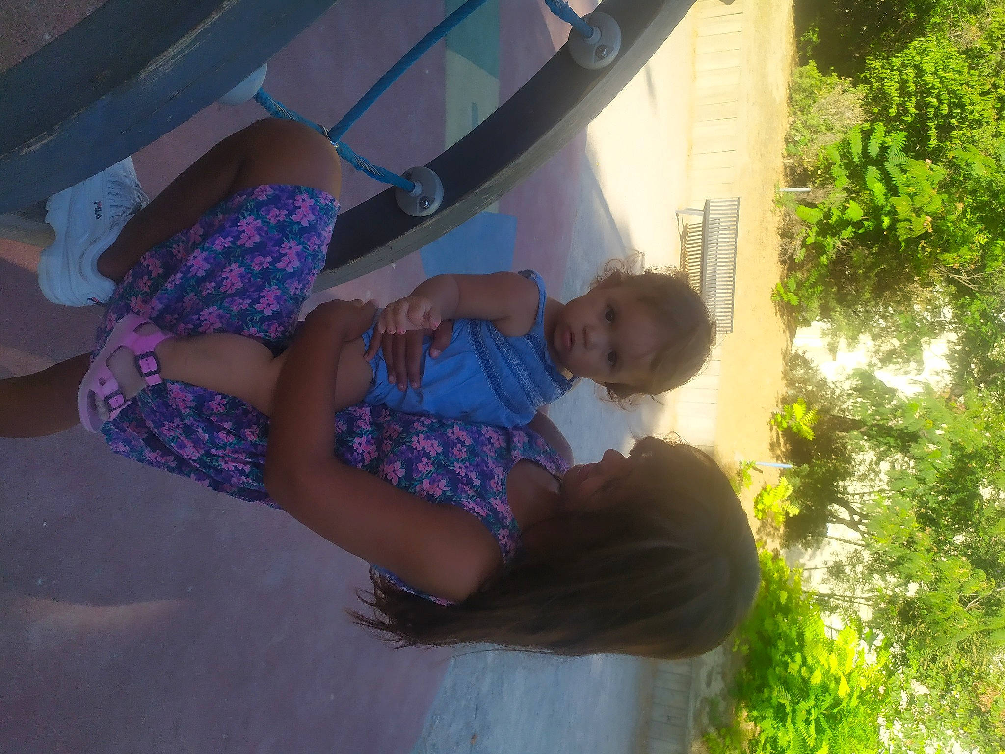 Lexia participe au concours pour gagner de l'argent avec cette photo : child, fun, grass, happy, human_leg, leisure, natural_environment, organism, people_in_nature, person, plant, recreation, sandal, smile, spring, thigh, tints_and_shades, toddler, tree, trunk