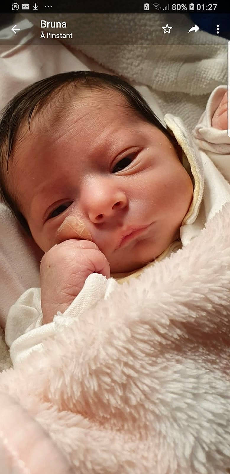 Aléxia participe au concours pour gagner de l'argent avec cette photo : baby, baby_toddler_clothing, cheek, child, close_up, comfort, eyebrow, eyelash, face, finger, fur, happy, iris, linens, lip, mouth, nose, person, skin, thumb