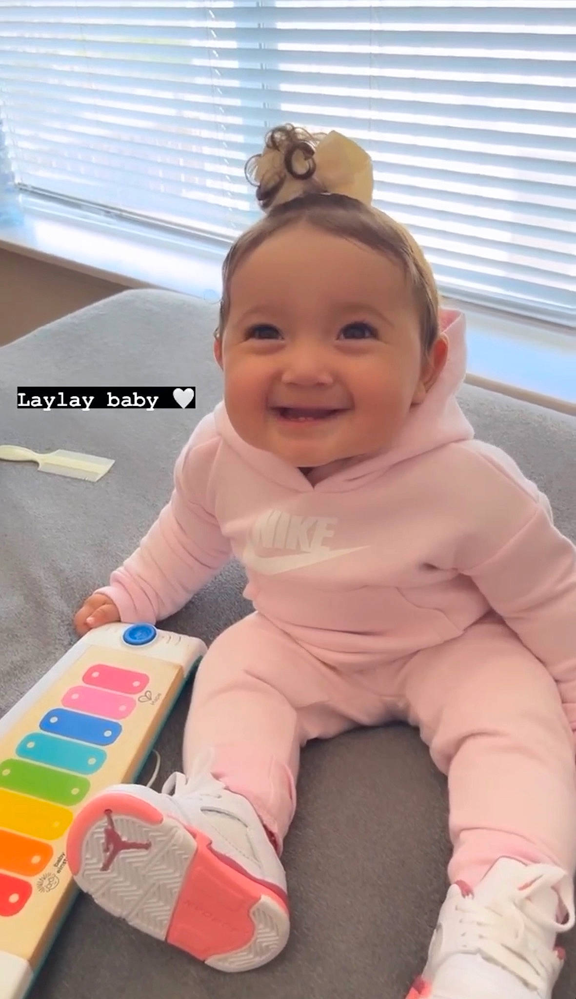 Alaia is registered to the contest to win money with this photo: baby, baby_laughing, baby_playing_with_toys, baby_products, baby_safety, baby_toddler_clothing, baby_toys, cheek, child, comfort, flooring, fun, happy, joy, person, sitting, skin, sleeve, smile, toddler