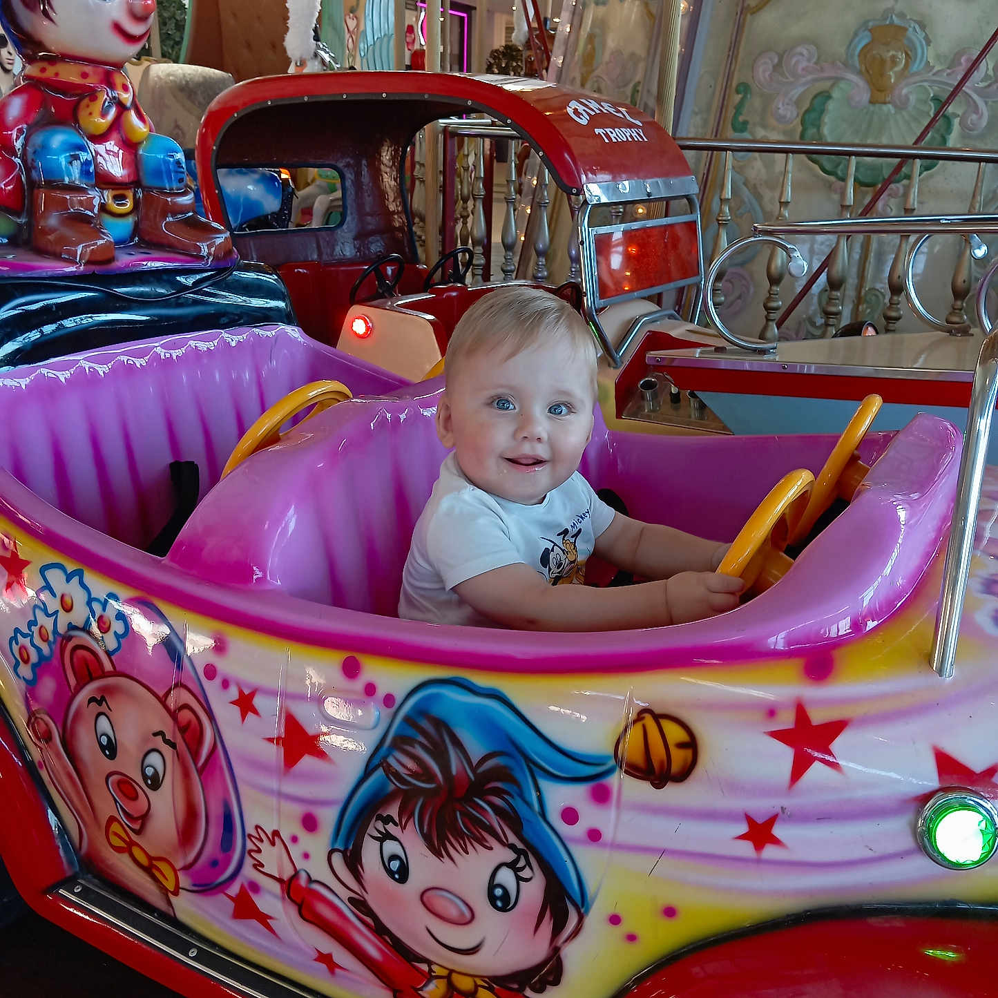 Darius-Daniel participe au concours pour gagner de l'argent avec cette photo : amusement_park, amusement_ride, blue_eyes, cartoon_art, child, clothing, colorful, entertainment, face, fun, hand_on_wheel, happy, indoor, kiddie_car, playful, seat, short_hair, smiling, toddler, toy_car