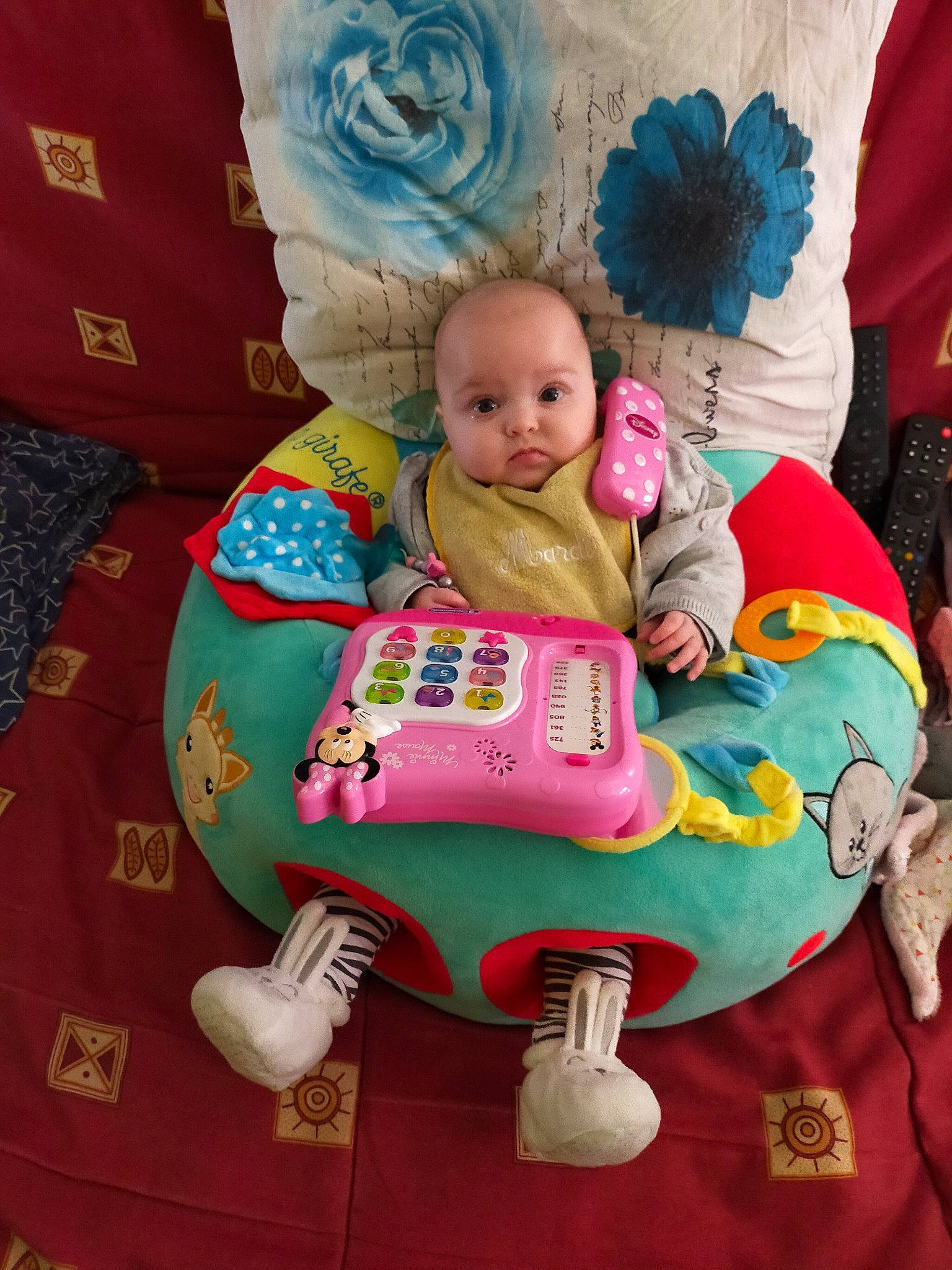 Lyana participe au concours pour gagner de l'argent avec cette photo : baby, baby_products, baby_toddler_clothing, chair, cheek, child, comfort, flower, happy, head, human_body, lap, magenta, person, pink, product, rose, skin, stuffed_toy, surprise