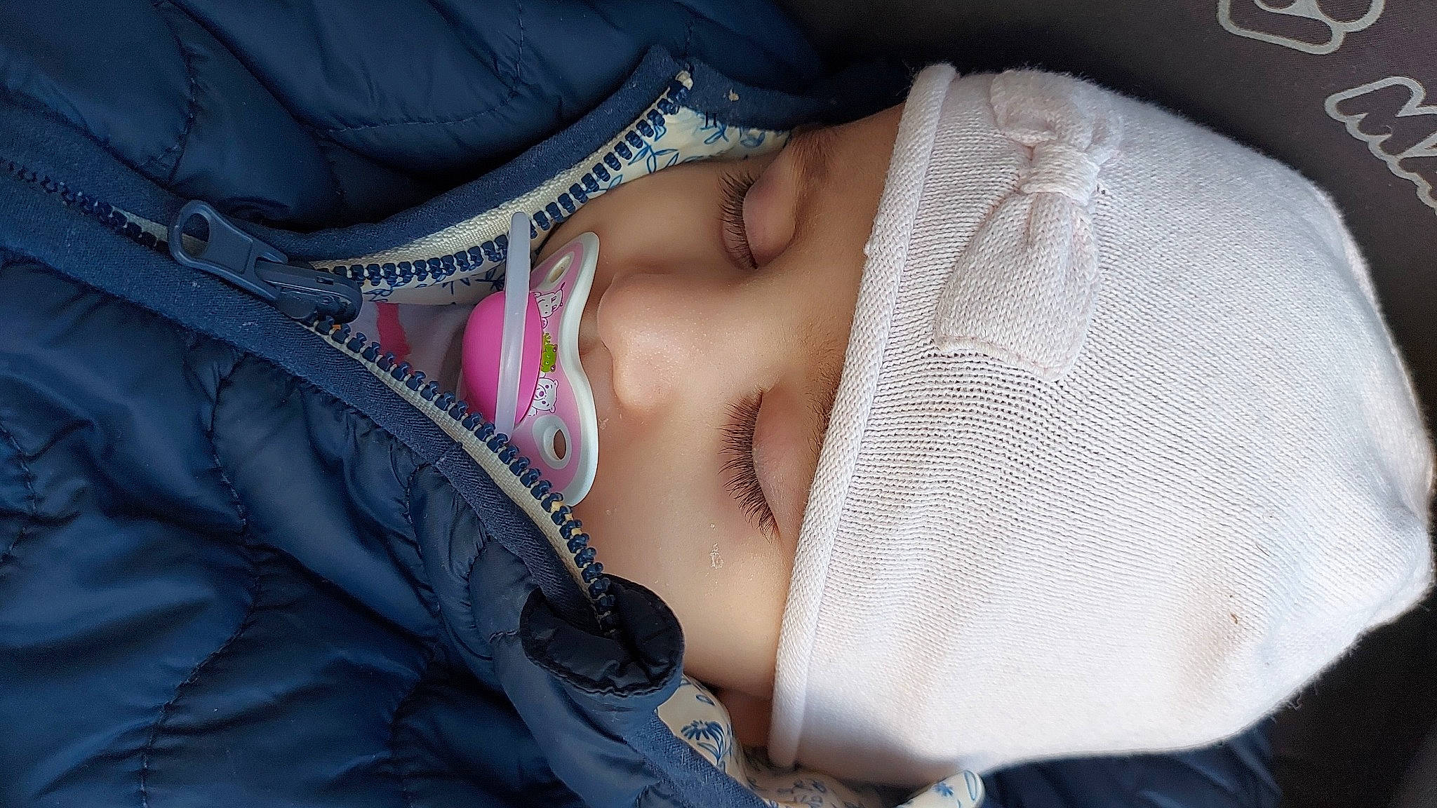 Elodie a rejoint le concours — aidez-le/la à gagner de superbes lots ! black_hair, cap, comfort, electric_blue, eye, eyelash, eyewear, face, fashion_accessory, glasses, headwear, human_body, lip, neck, nose, person, personal_protective_equipment, product, sleeve, street_fashion