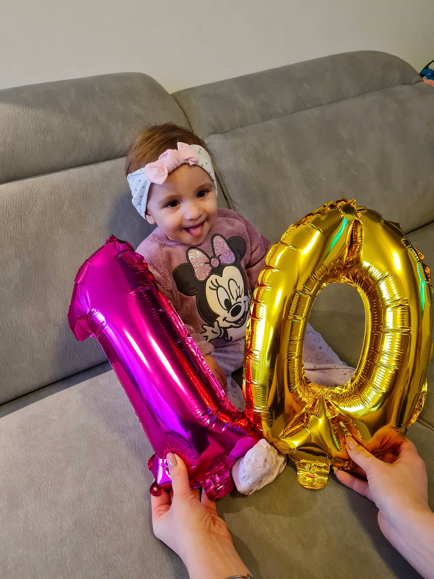 Elodie participe au concours pour gagner de l'argent avec cette photo : automotive_wheel_system, brass_instrument, child, circle, comfort, couch, event, fashion_accessory, fun, happy, headwear, joy, leisure, magenta, musical_instrument, person, purple, python, recreation, rim