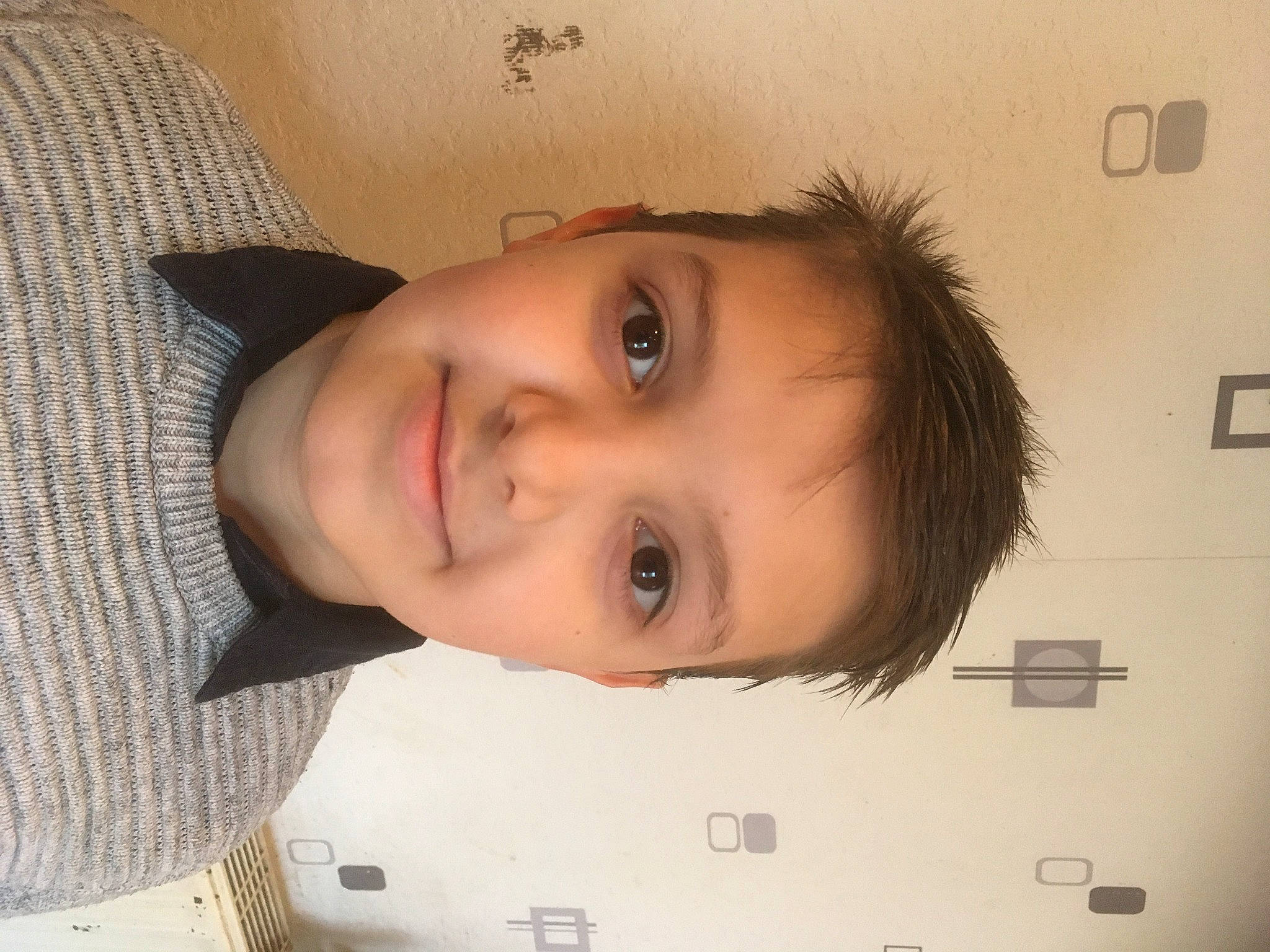 William a rejoint le concours — aidez-le/la à gagner de superbes lots ! cheek, dress, eye, eyebrow, eyelash, flash_photography, forehead, happy, head, iris, jaw, joy, lip, mouth, neck, nose, person, plant, skin, smile