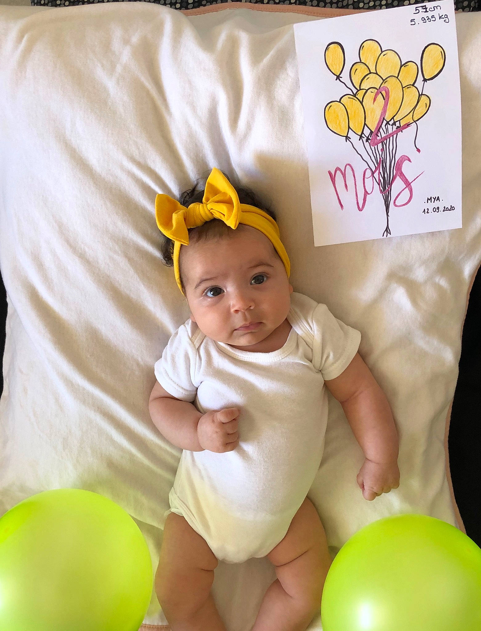 Mya participe au concours pour gagner de l'argent avec cette photo : abdomen, baby, baby_toddler_clothing, ball, child, happy, person, photography, plant, play, room, skin, smile, toddler, yellow