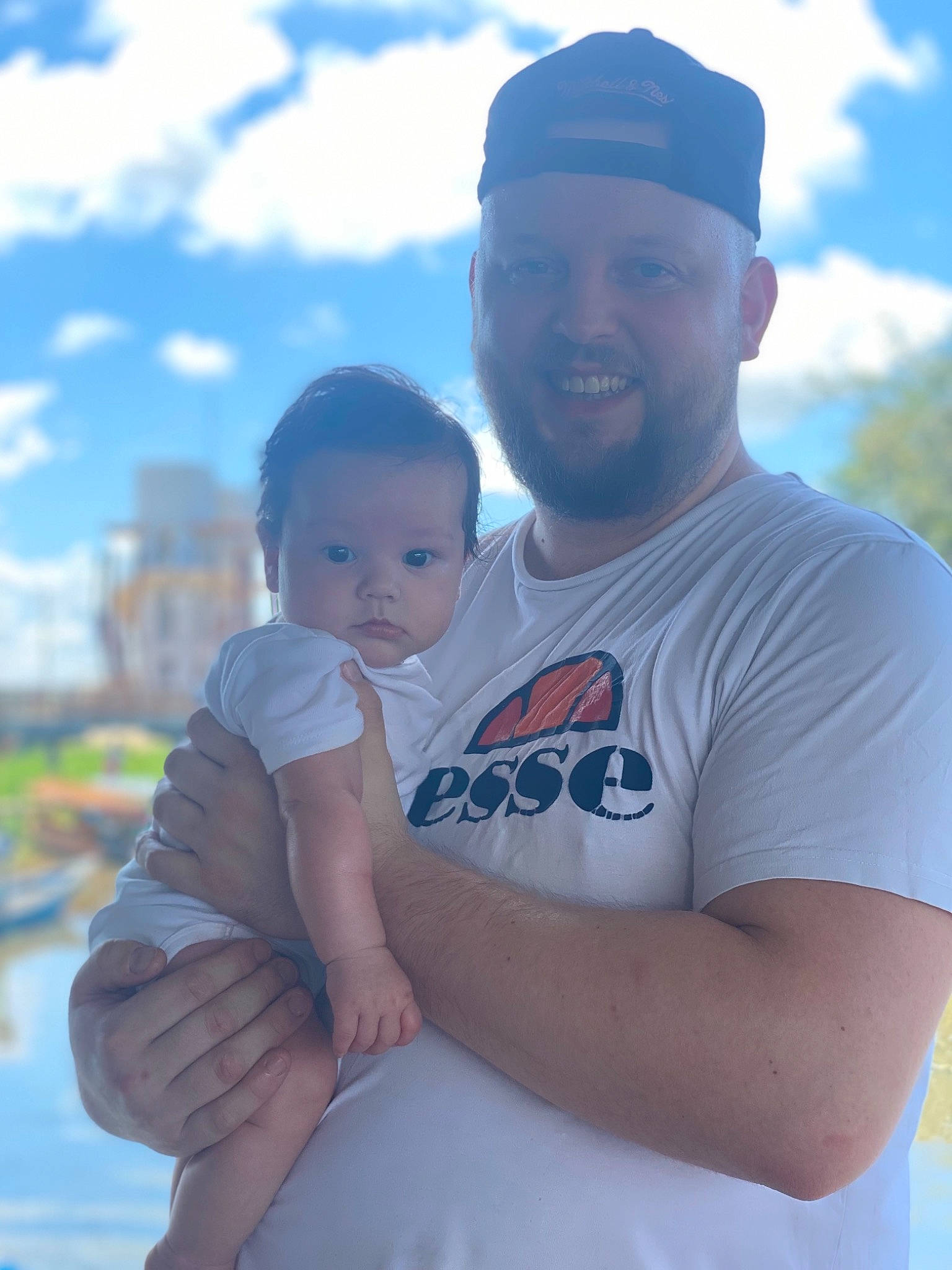 Albert is registered to the contest to win money with this photo: arm, azure, baseball_cap, beard, cap, cloud, face, facial_expression, fun, hairstyle, happy, hat, headwear, leaf, morning, muscle, person, skin, sky, smile