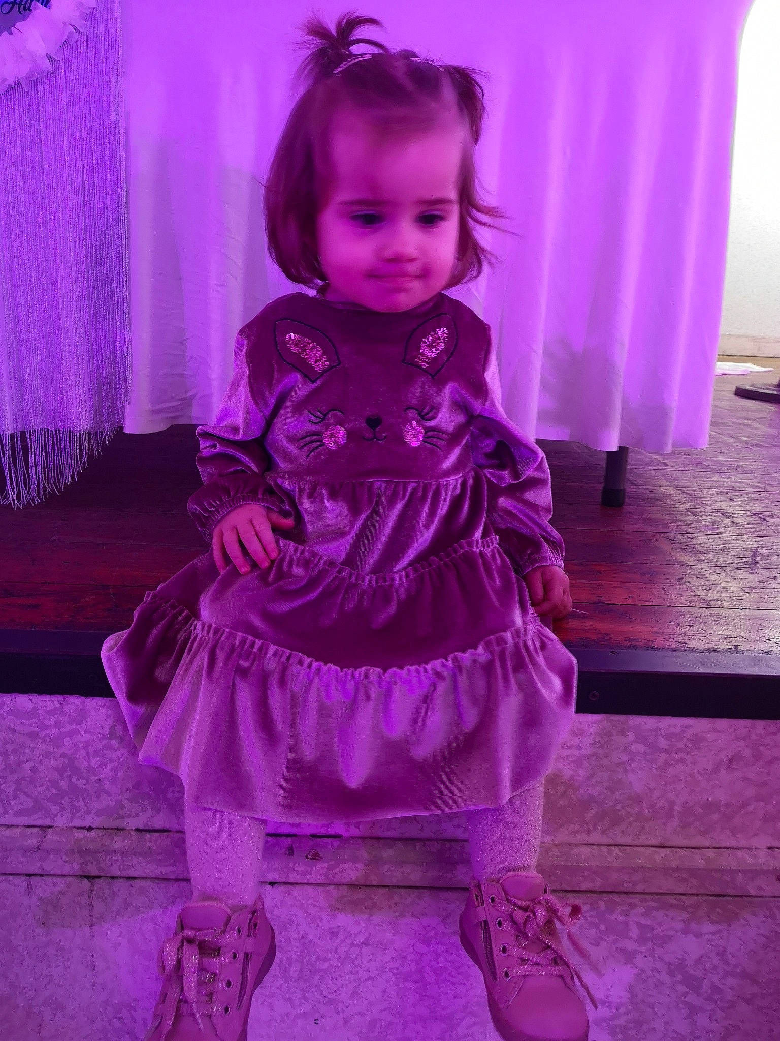 Hanifé participe au concours pour gagner de l'argent avec cette photo : baby_toddler_clothing, curtain, day_dress, dress, embellishment, fashion_design, floor, flooring, hair, hairstyle, happy, head, iris, magenta, one_piece_garment, person, pink, purple, shoulder, toddler
