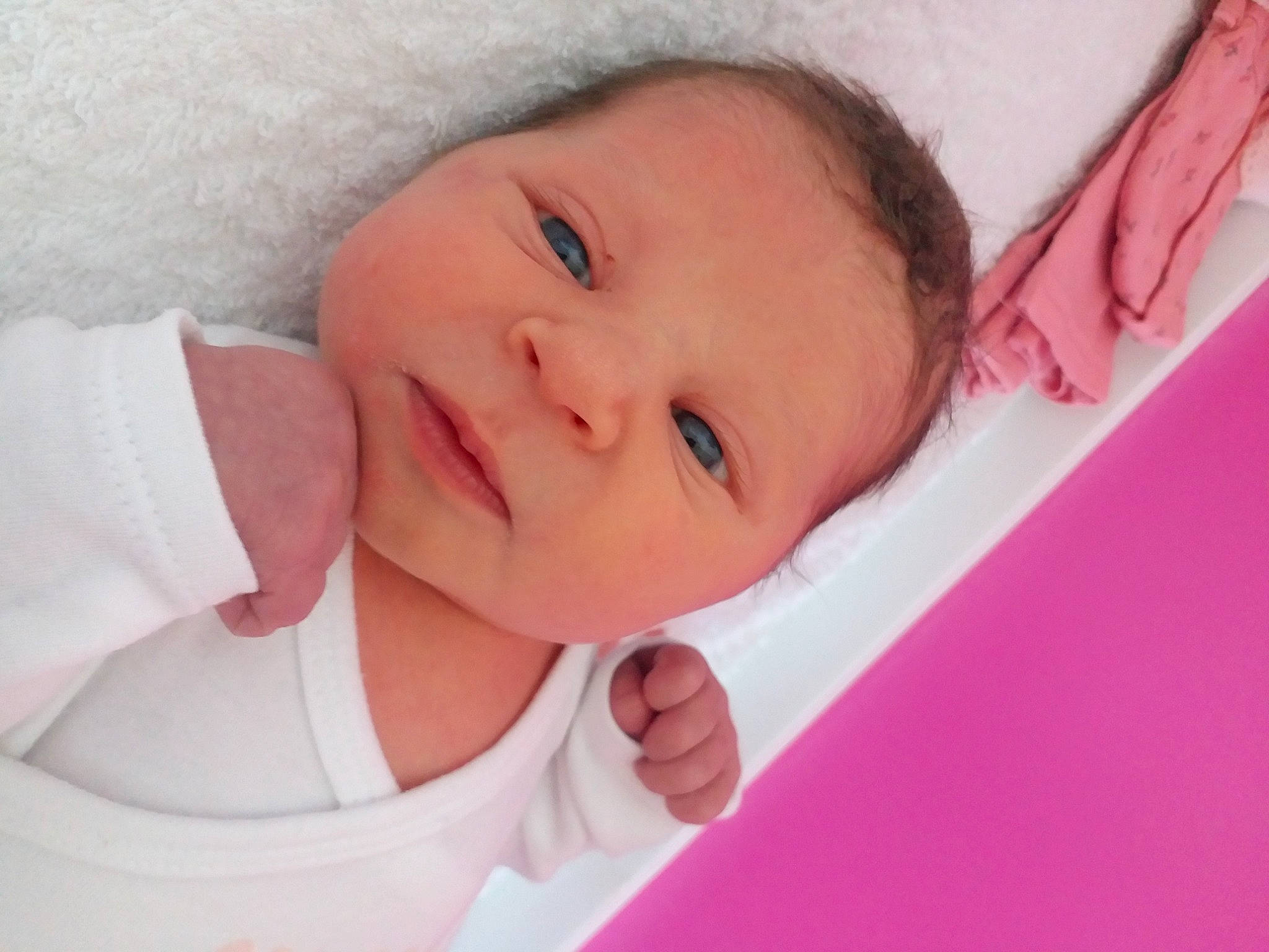 Lilie a rejoint le concours — aidez-le/la à gagner de superbes lots ! baby, beauty, cheek, child, chin, close_up, ear, eye, face, facial_expression, forehead, head, lip, mouth, neck, nose, person, pink, product, skin