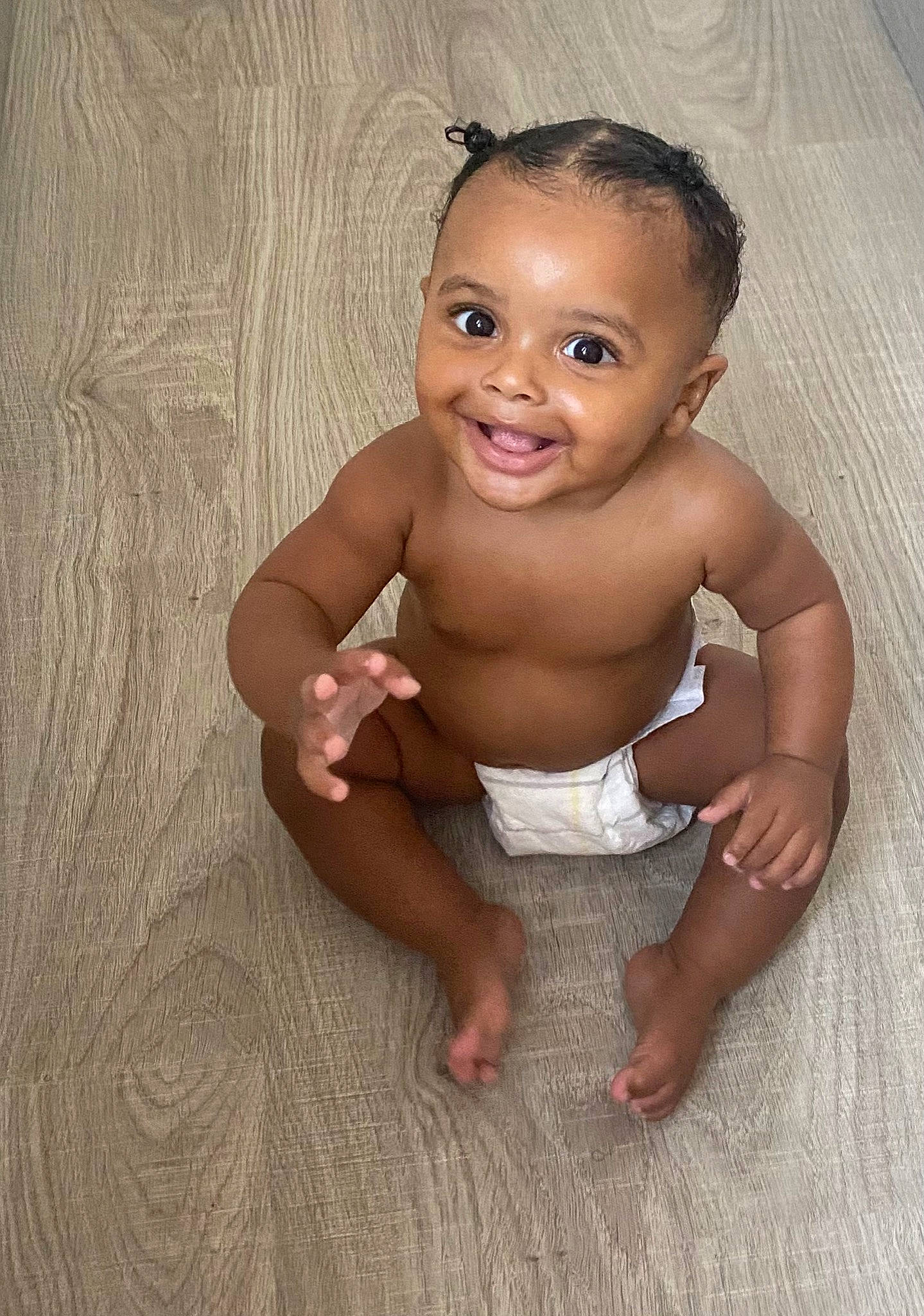 Sanité participe au concours pour gagner de l'argent avec cette photo : arm, baby, cheek, chest, eye, finger, flash_photography, happy, head, human_body, iris, joy, lip, mouth, neck, nose, person, skin, smile, stomach