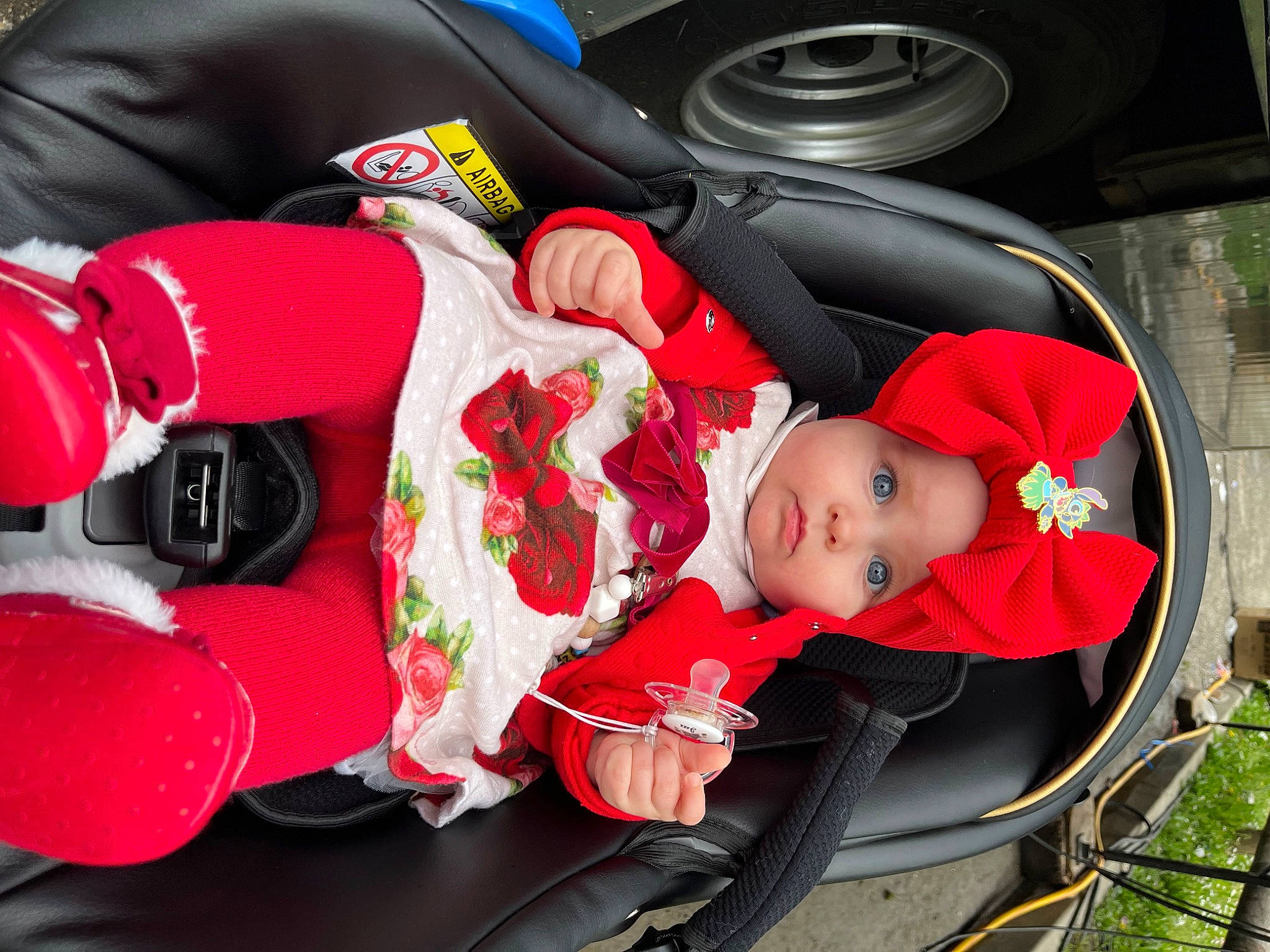 Jazz a rejoint le concours — aidez-le/la à gagner de superbes lots ! auto_part, automotive_design, automotive_exterior, automotive_lighting, baby, baby_carriage, baby_products, baby_toddler_clothing, car_seat, carmine, child, comfort, event, headwear, lap, luxury_vehicle, motor_vehicle, person, plant, tire