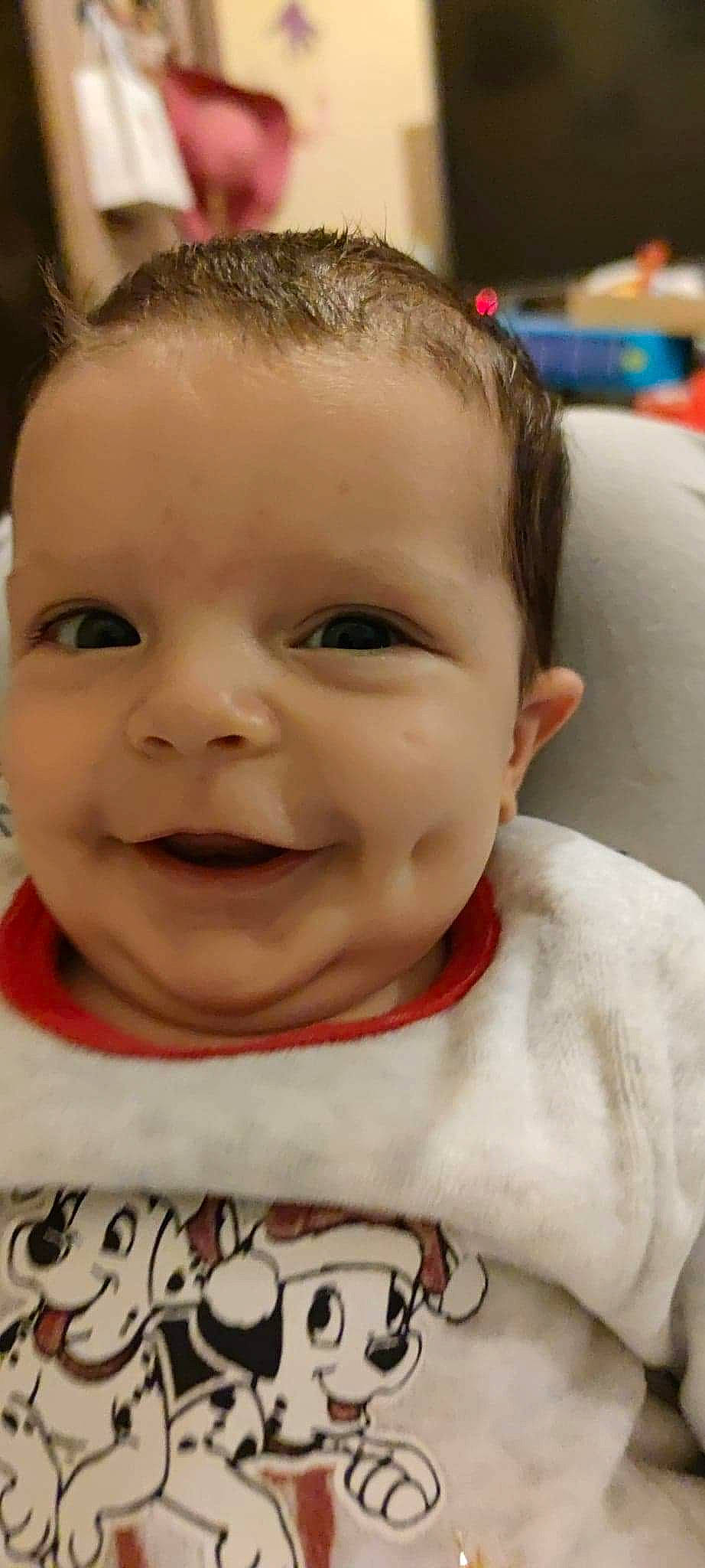 Thomas participe au concours pour gagner de l'argent avec cette photo : cheek, chin, ear, eye, eyebrow, eyelash, forehead, hair, human_body, iris, jaw, joy, lip, mouth, neck, nose, person, photograph, skin, sleeve