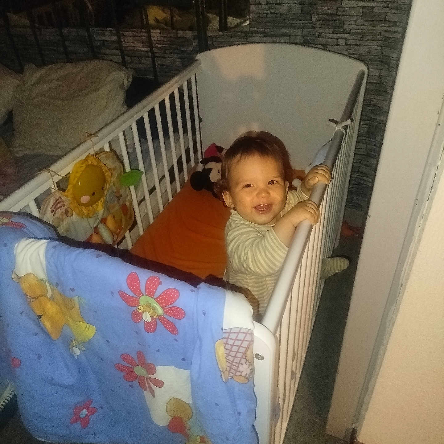 Axel Anthony a rejoint le concours — aidez-le/la à gagner de superbes lots ! baby, bed, blanket, couch, cradle, crib, face, furniture, head, indoors, infantbed, nursery, person, photography, playarea, portrait, room, standing