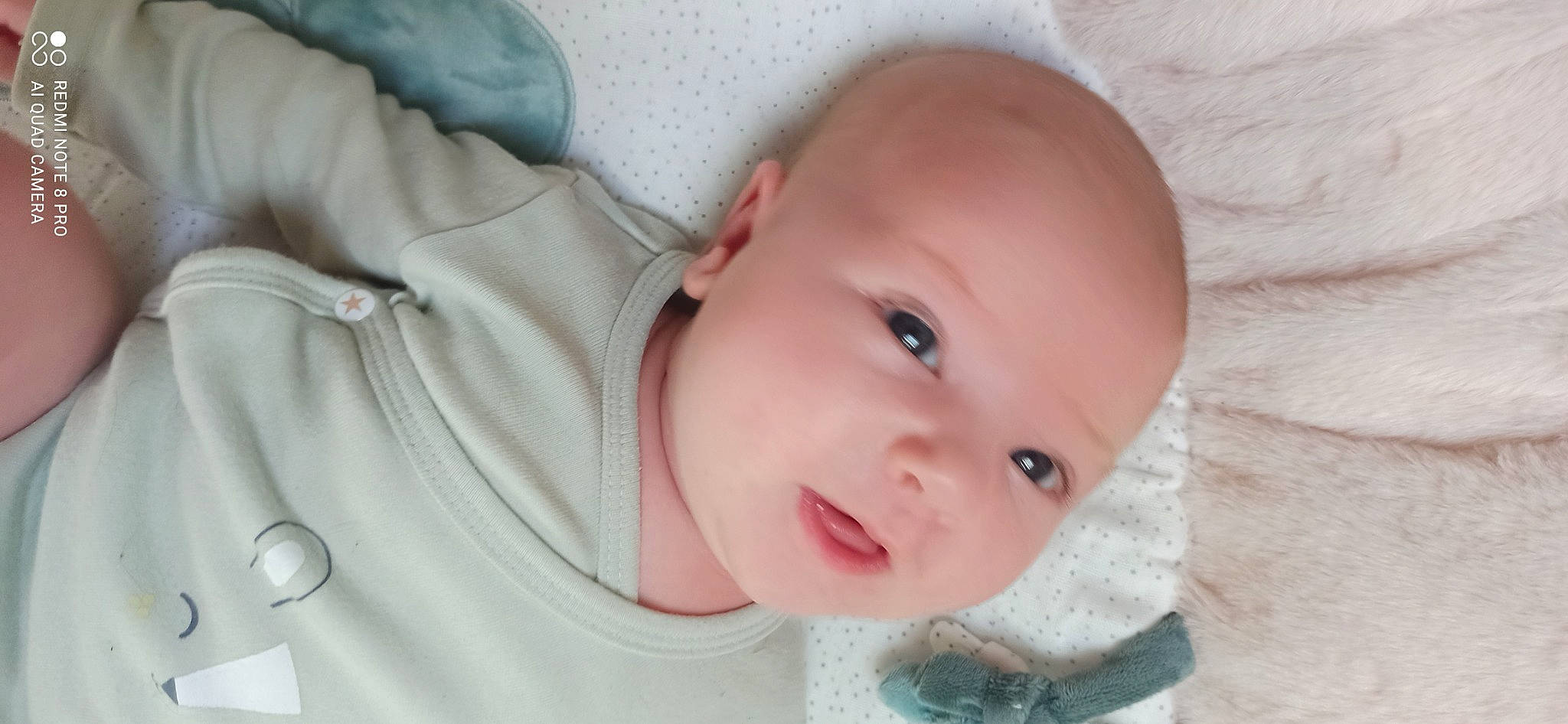 Margaux a rejoint le concours — aidez-le/la à gagner de superbes lots ! baby, baby_products, baby_toddler_clothing, cheek, child, collar, comfort, eyelash, happy, linens, lip, nose, person, pink, portrait_photography, skin, sleeve, smile, toddler