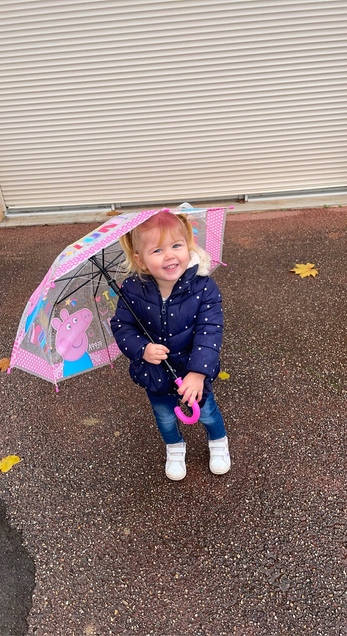 Lyséa participe au concours pour gagner de l'argent avec cette photo : asphalt, baby_toddler_clothing, child, face, fun, grass, jacket, joy, leisure, magenta, pattern, people_in_nature, person, purple, recreation, road_surface, smile, soil, tints_and_shades, toddler