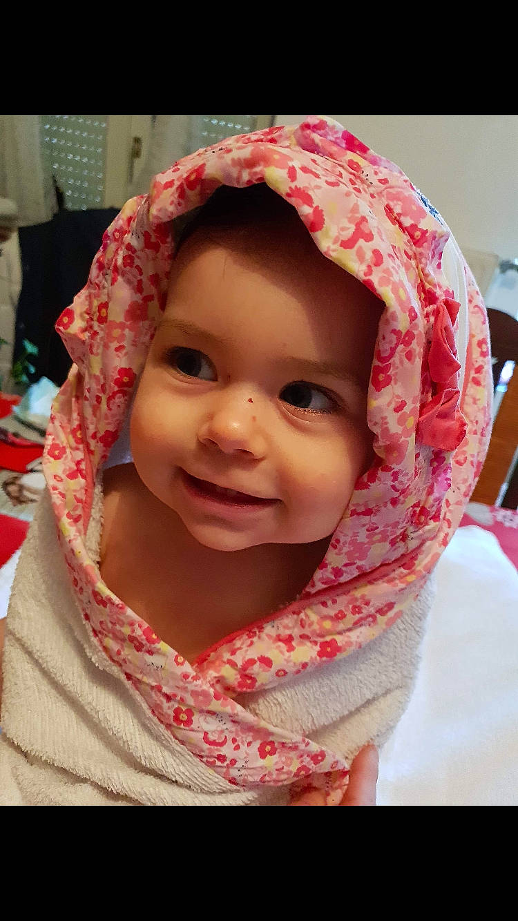 Luna participe au concours pour gagner de l'argent avec cette photo : baby, cheek, child, chin, face, facial_expression, flesh, head, headgear, lip, mouth, nose, person, pink, skin, smile, toddler