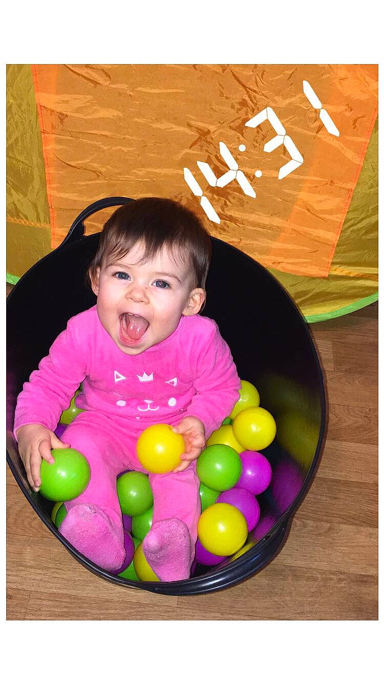 Luna a rejoint le concours — aidez-le/la à gagner de superbes lots ! baby, baby_toys, ball, child, easter, person, play, smile, toddler, toy, violet