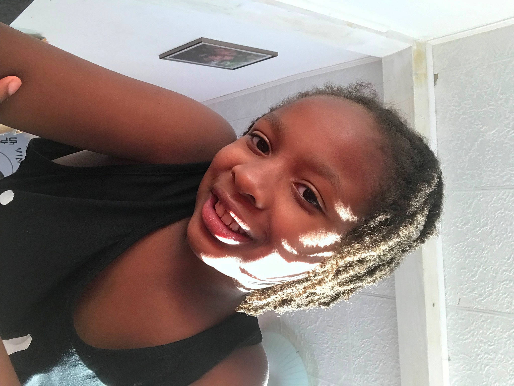 Teeyah a rejoint le concours — aidez-le/la à gagner de superbes lots ! beauty, child, chin, eyebrow, face, forehead, hair, hairstyle, happy, head, jaw, joy, lip, long_hair, mouth, muscle, neck, nose, person, photography