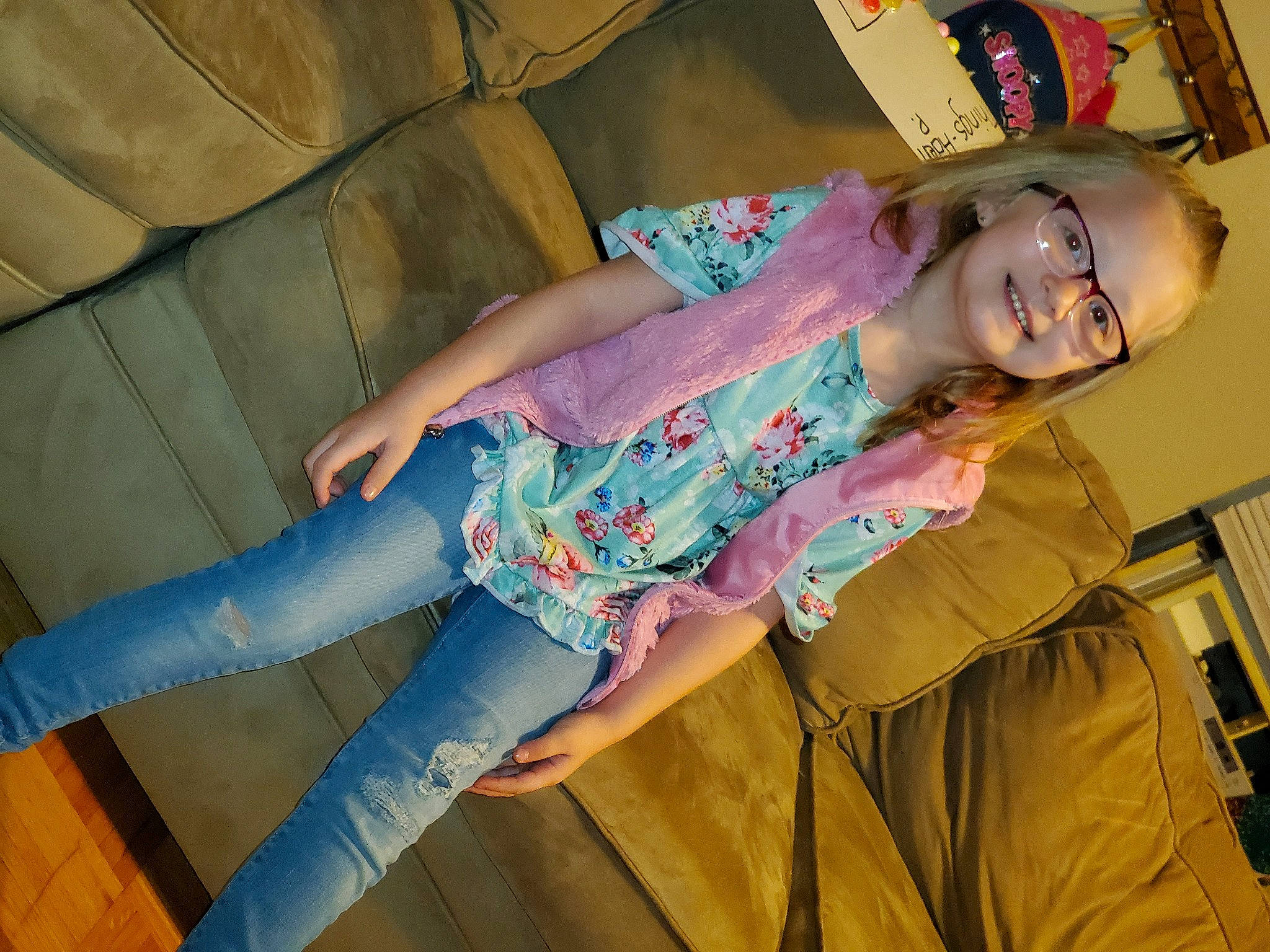 Auroura is registered to the contest to win money with this photo: black_hair, comfort, couch, denim, electric_blue, fashion_design, human_leg, jeans, joint, joy, knee, leg, leisure, long_hair, pattern, person, pink, shoulder, skin, smile