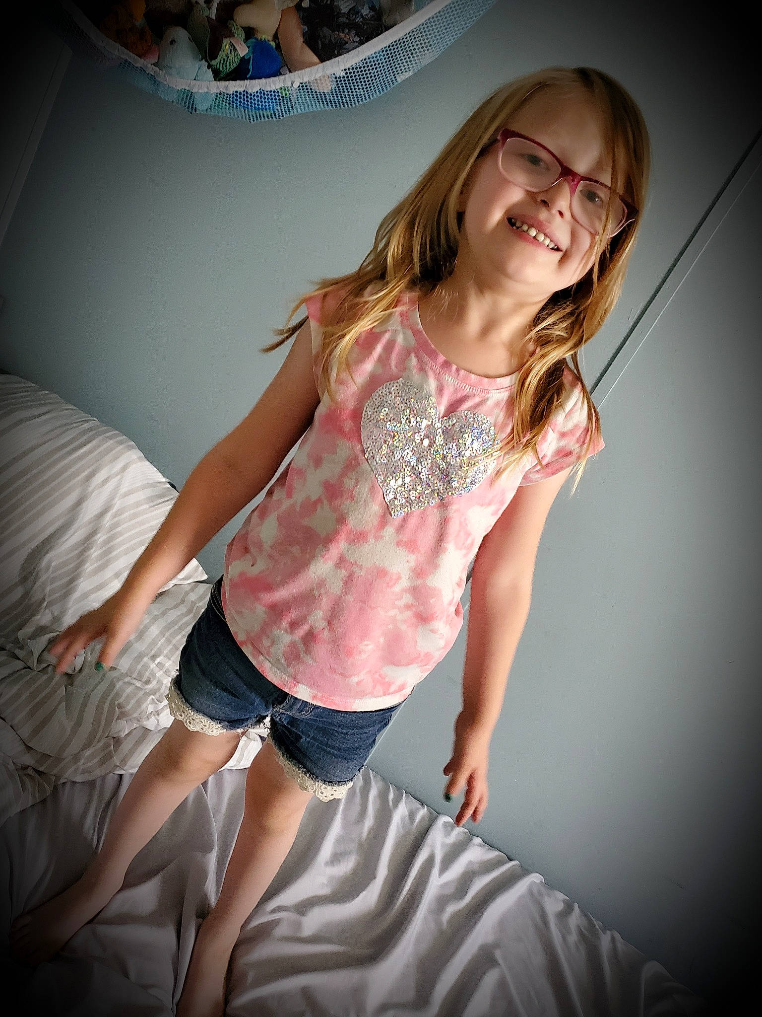 Auroura is registered to the contest to win money with this photo: beauty, comfort, cool, elbow, eyewear, fashion_design, flash_photography, fun, hair, happy, human_leg, joy, knee, leg, organ, person, skin, sleeve, smile, t_shirt