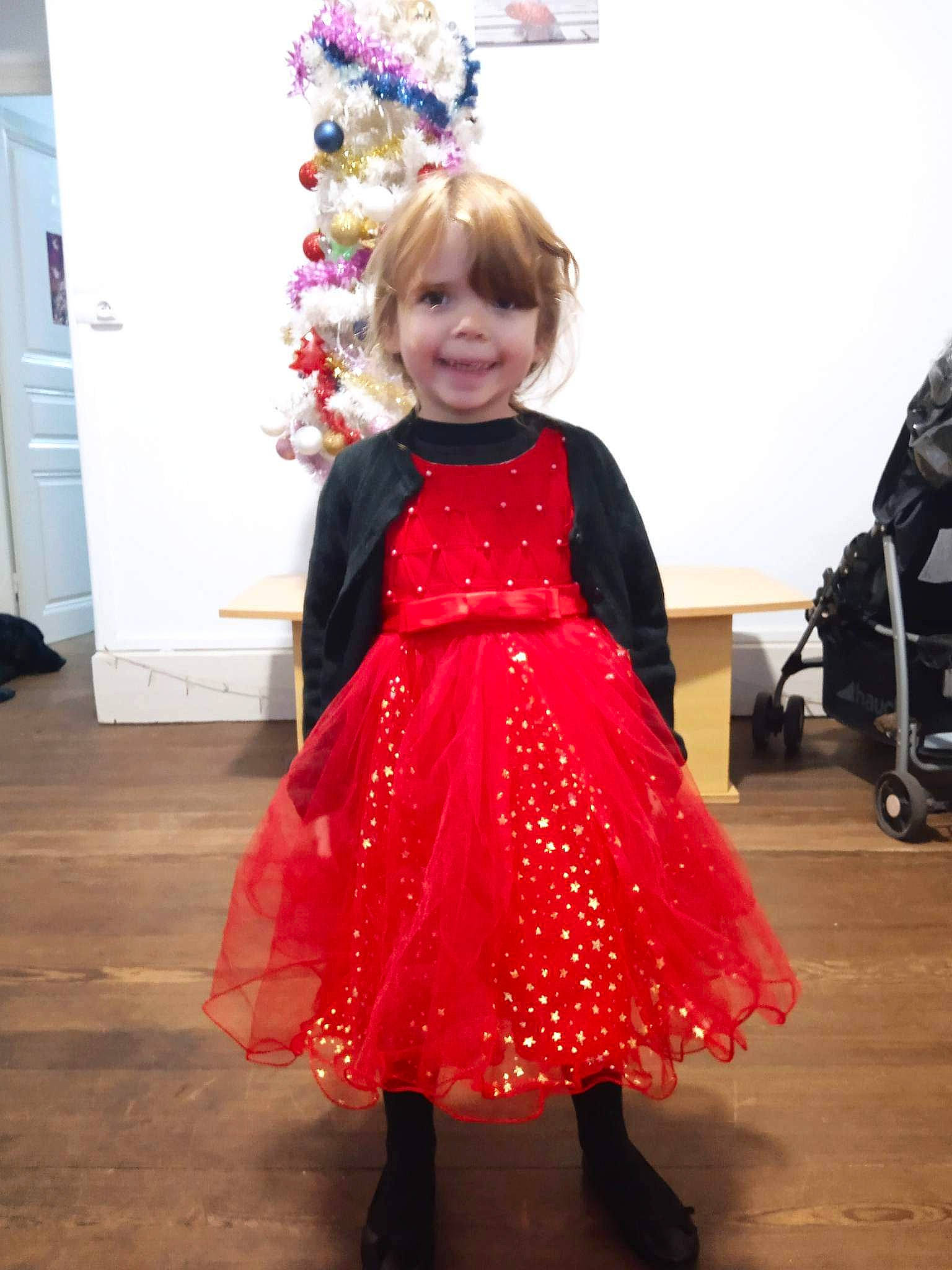 Elena a rejoint le concours — aidez-le/la à gagner de superbes lots ! baby_toddler_clothing, day_dress, dress, embellishment, event, fashion_design, flooring, formal_wear, fun, happy, joy, magenta, one_piece_garment, pattern, person, pink, purple, shoulder, sleeve, smile