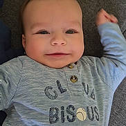 ésaïe participe au concours pour gagner de l'argent avec cette photo : arm, baby, child, clothing, cozy, cute, expression, face, hand, happy, head, infant, lying_down, portrait, shirt, skin, smile, striped, text, young