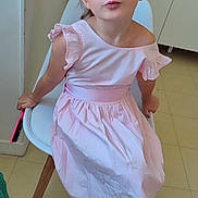 Kaïsya a rejoint le concours — aidez-le/la à gagner de superbes lots ! child, girl, pink_glasses, pink_dress, chair, hairbrush, indoor, smiling, colorful_sandals, floor_tiles, cabinet, wooden_leg, person, portrait, fashion, casual, seated, happy, cute, playful